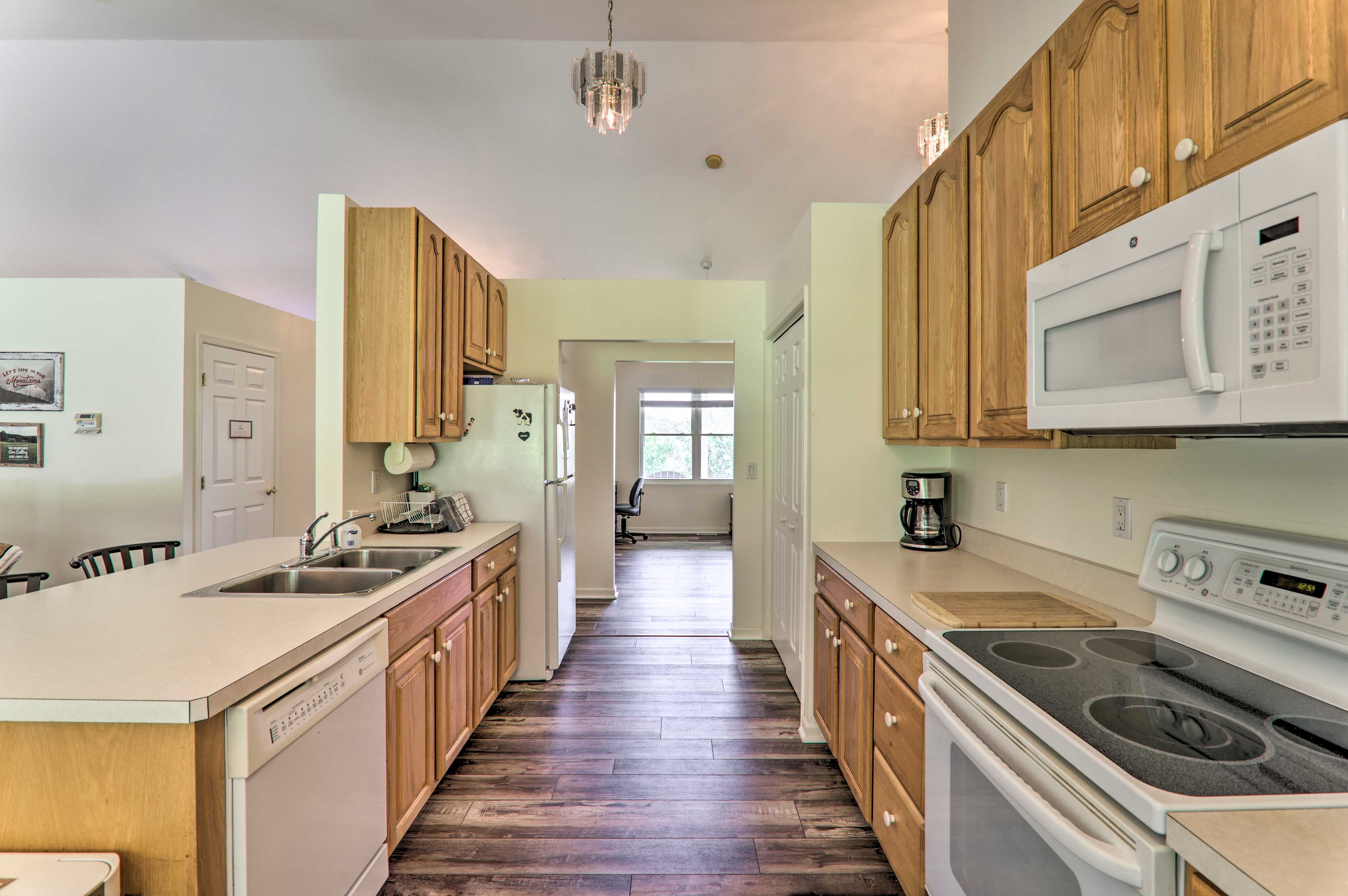Kitchen | Cooking Essentials | Coffee Maker | Dishware/Flatware | Pots/Pans