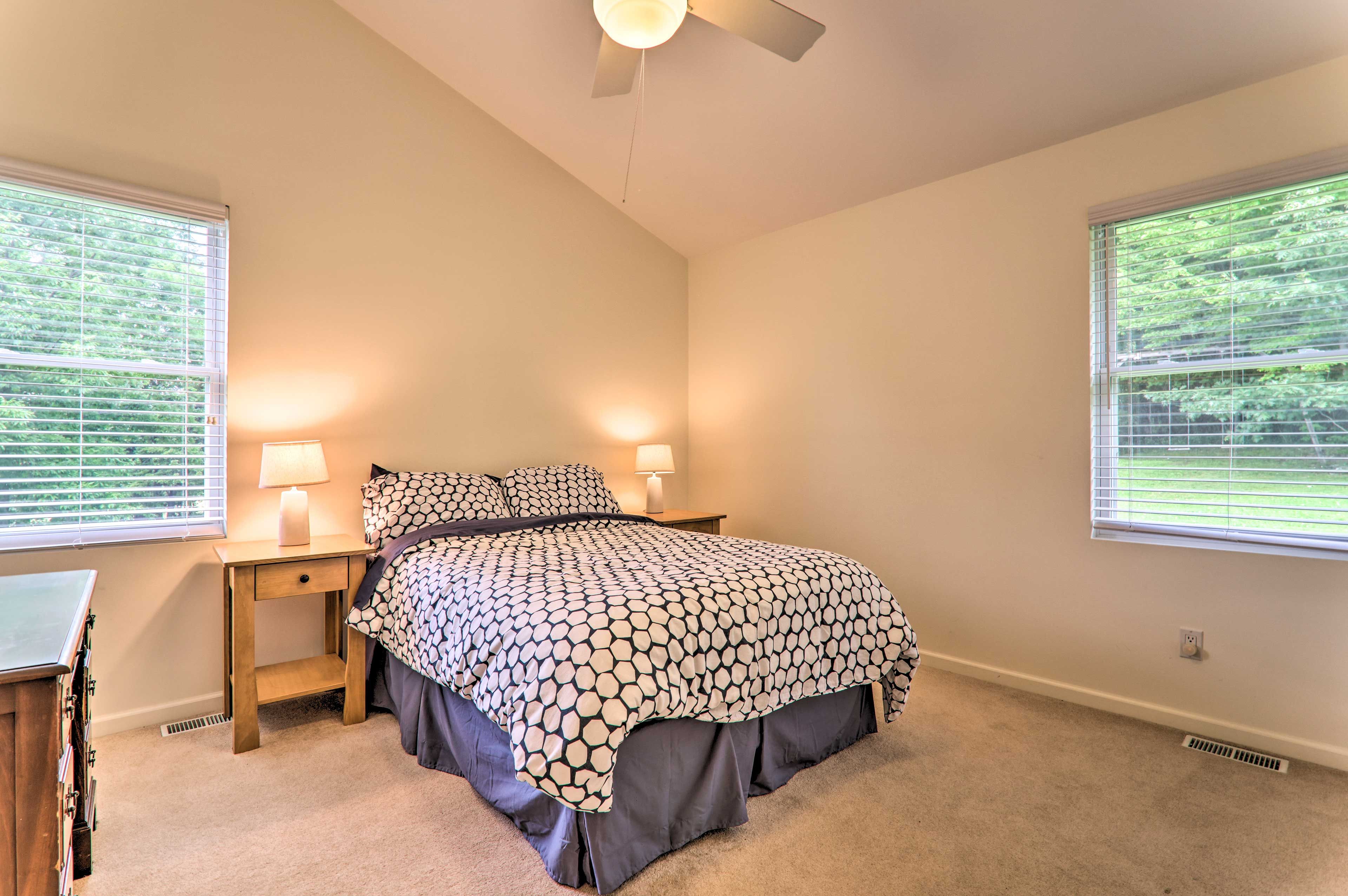 Bedroom 3 | Queen Bed