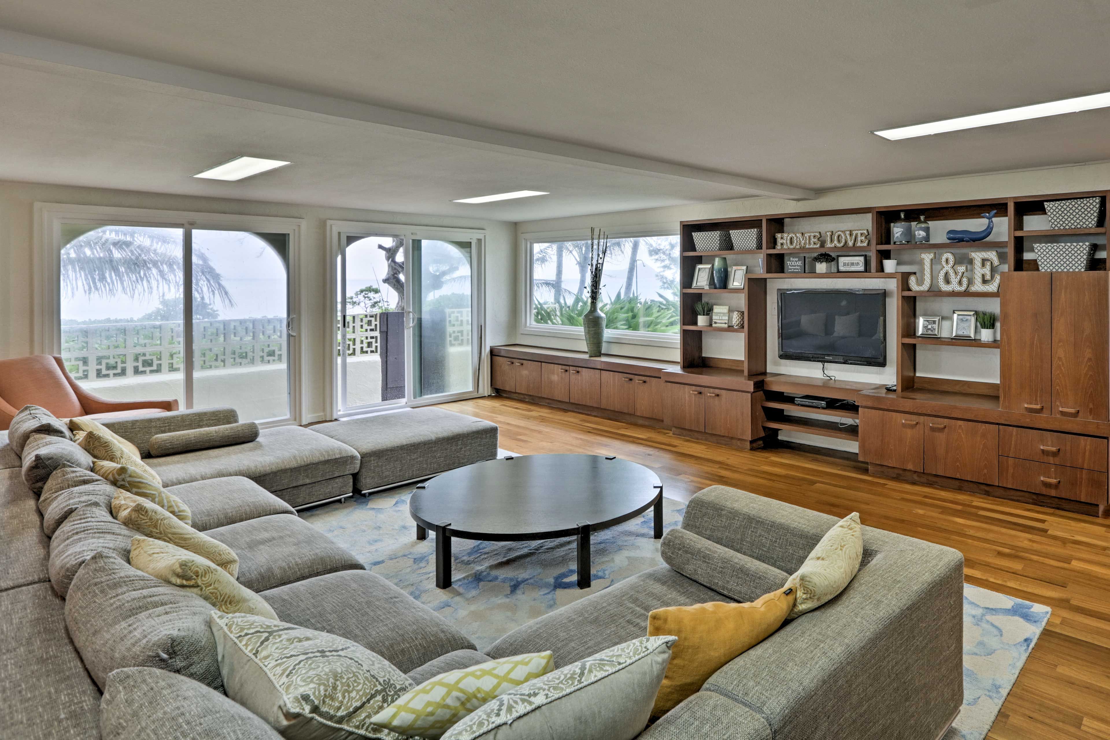 Living Room | Cable TV | Central A/C & Heat | Free WiFi