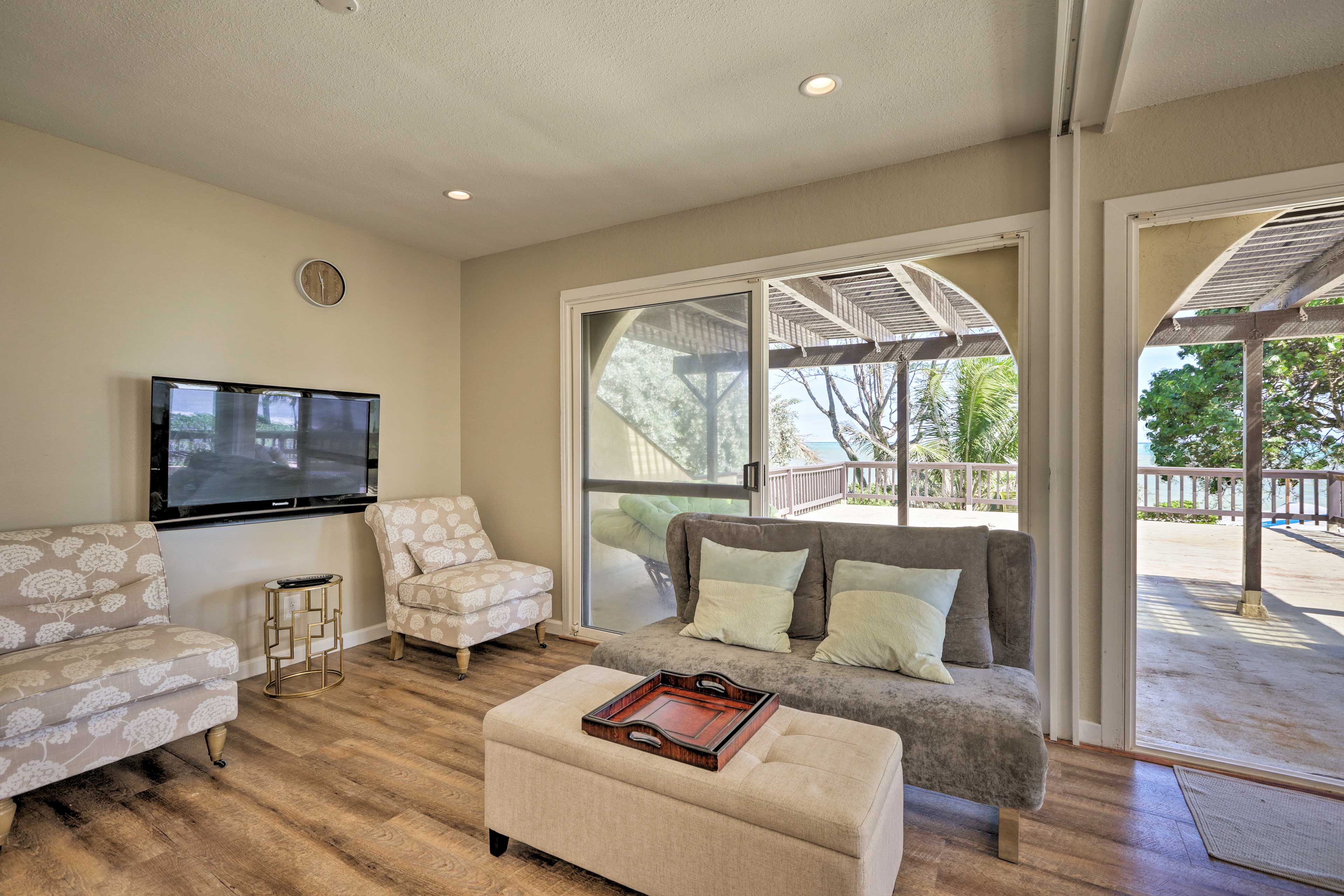 Downstairs Living Area | Twin Daybed