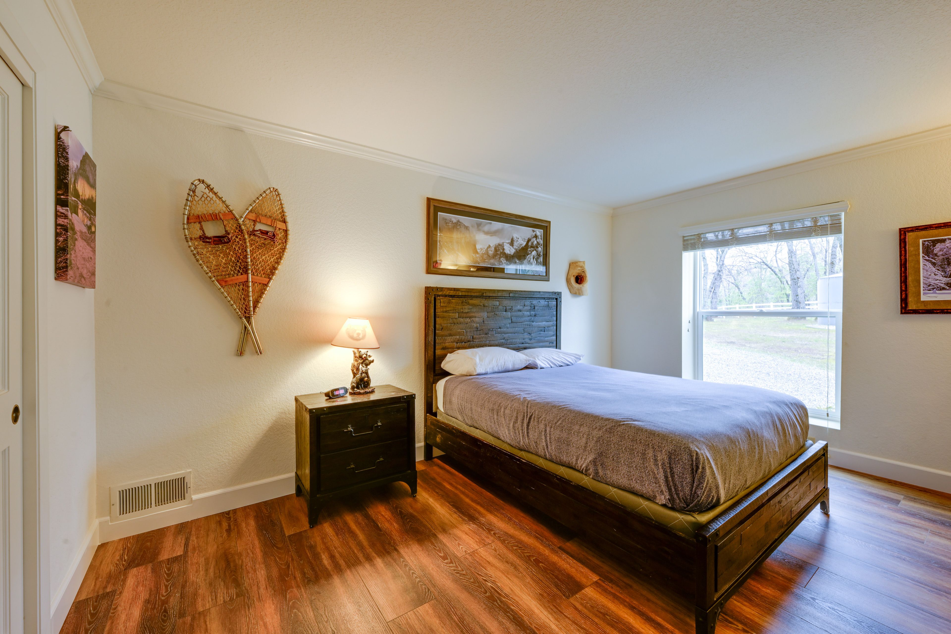 Bedroom 3 | Queen Bed