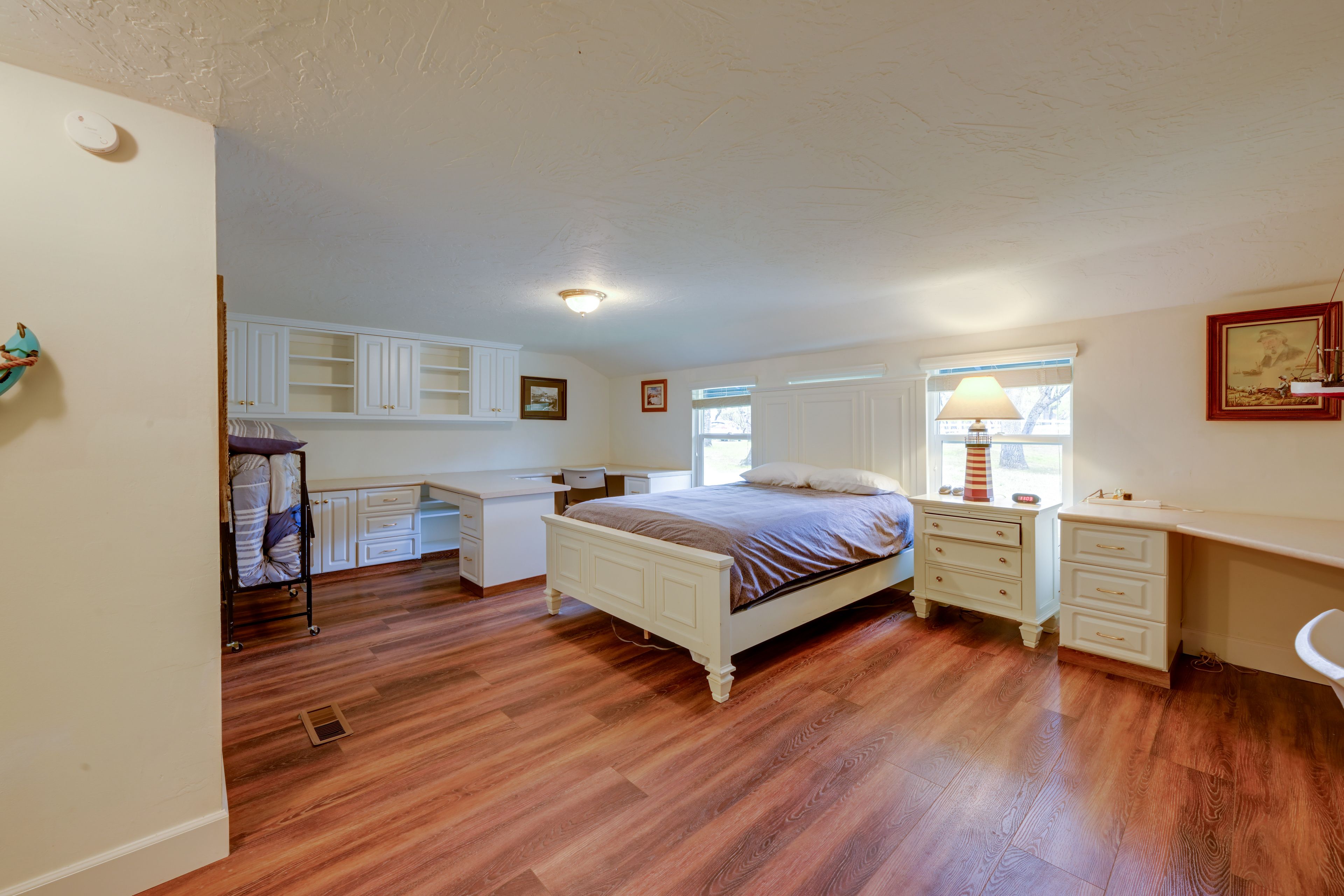 Bedroom 4 | Queen Bed | Twin Rollaway Bed | Office | En-Suite Bathroom