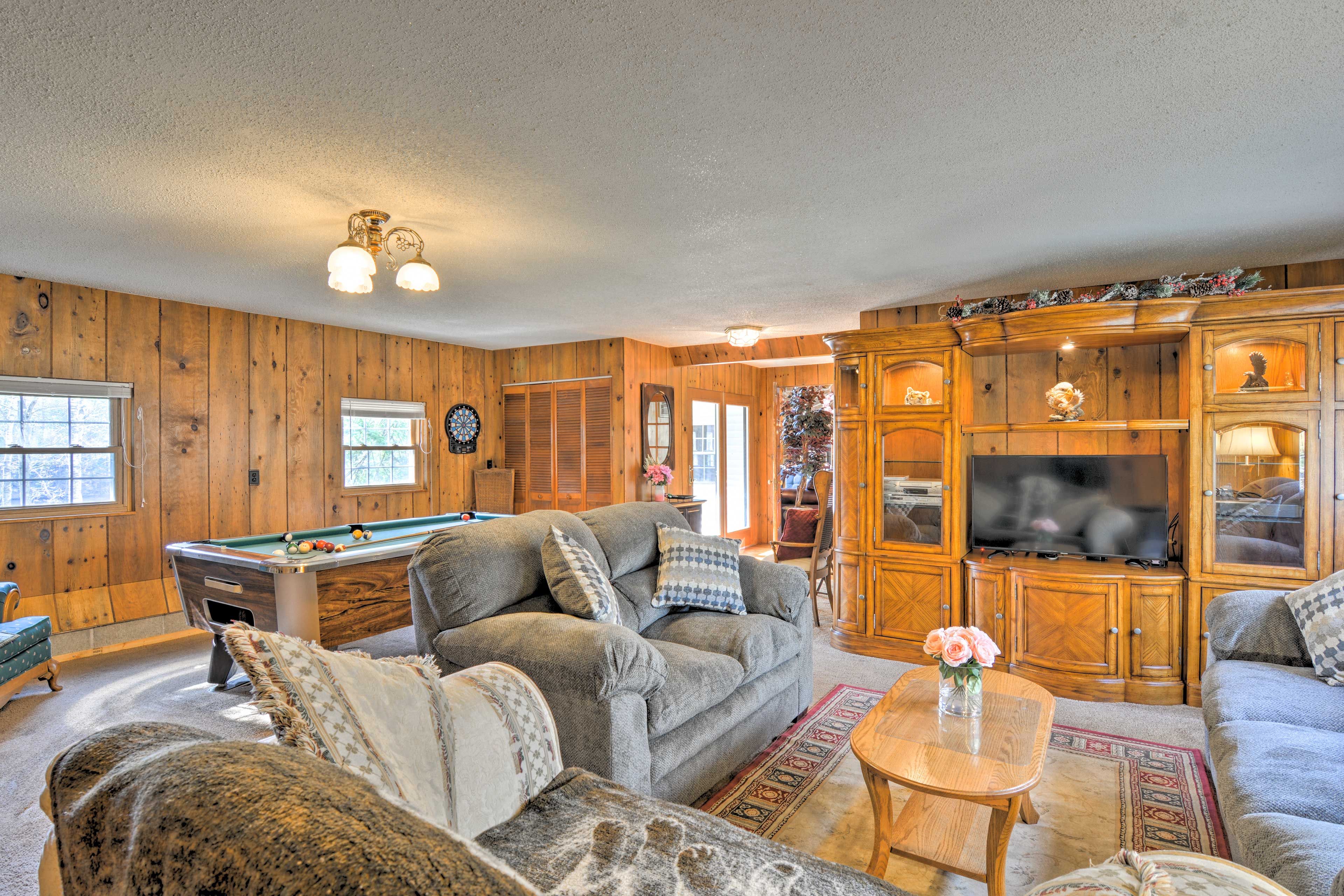 The house features 2 bedrooms, a loft, game room, 1 bathroom and sleeping for 6.