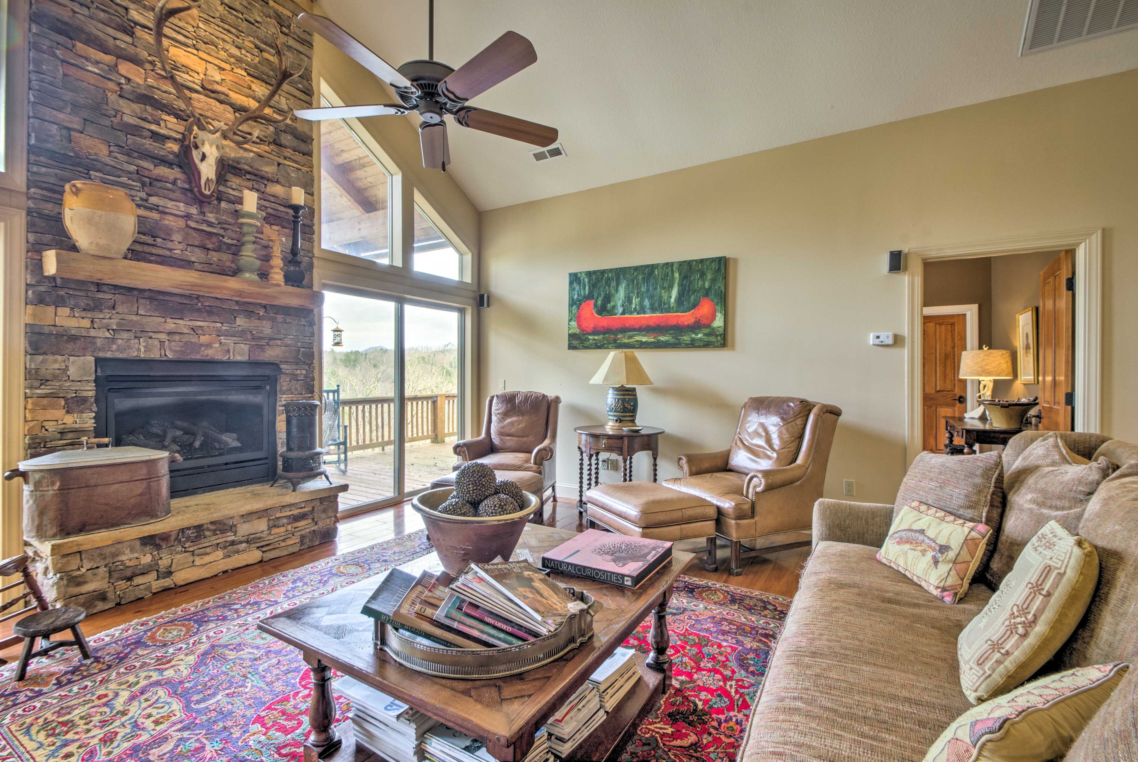 Living Area | Fireplace | Smart TV