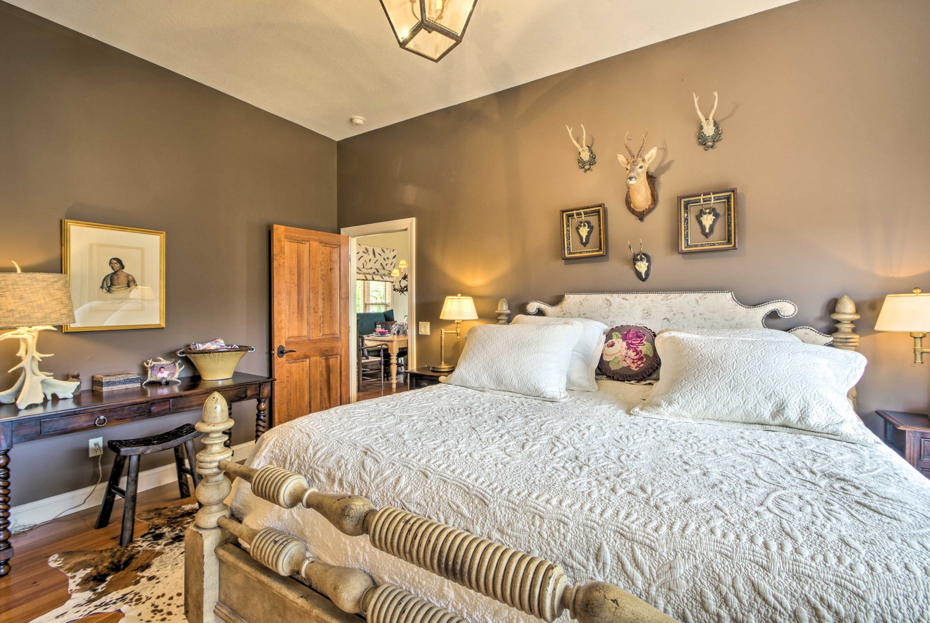 Bedroom 1 | King Bed