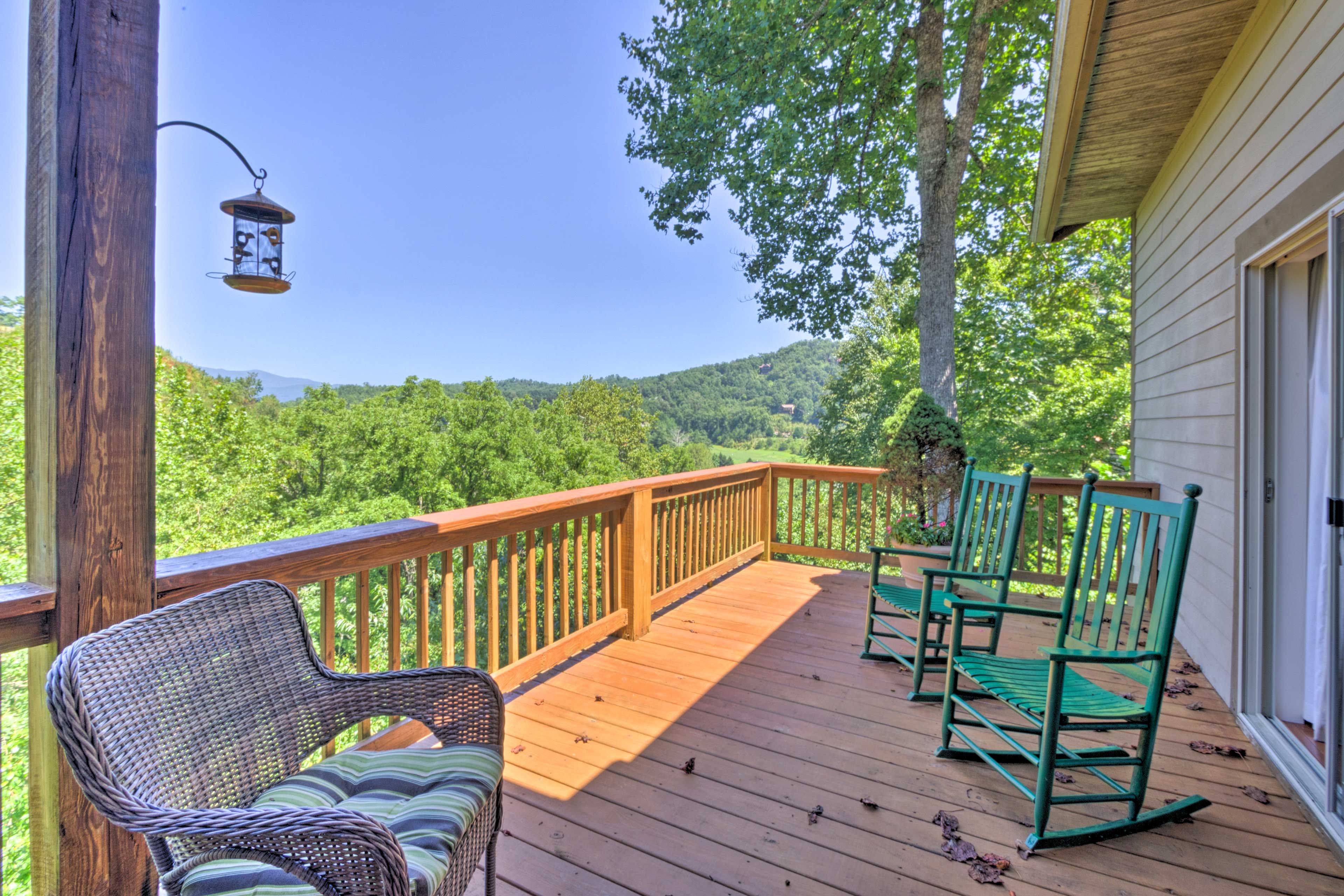 Condo Exterior | Furnished Deck