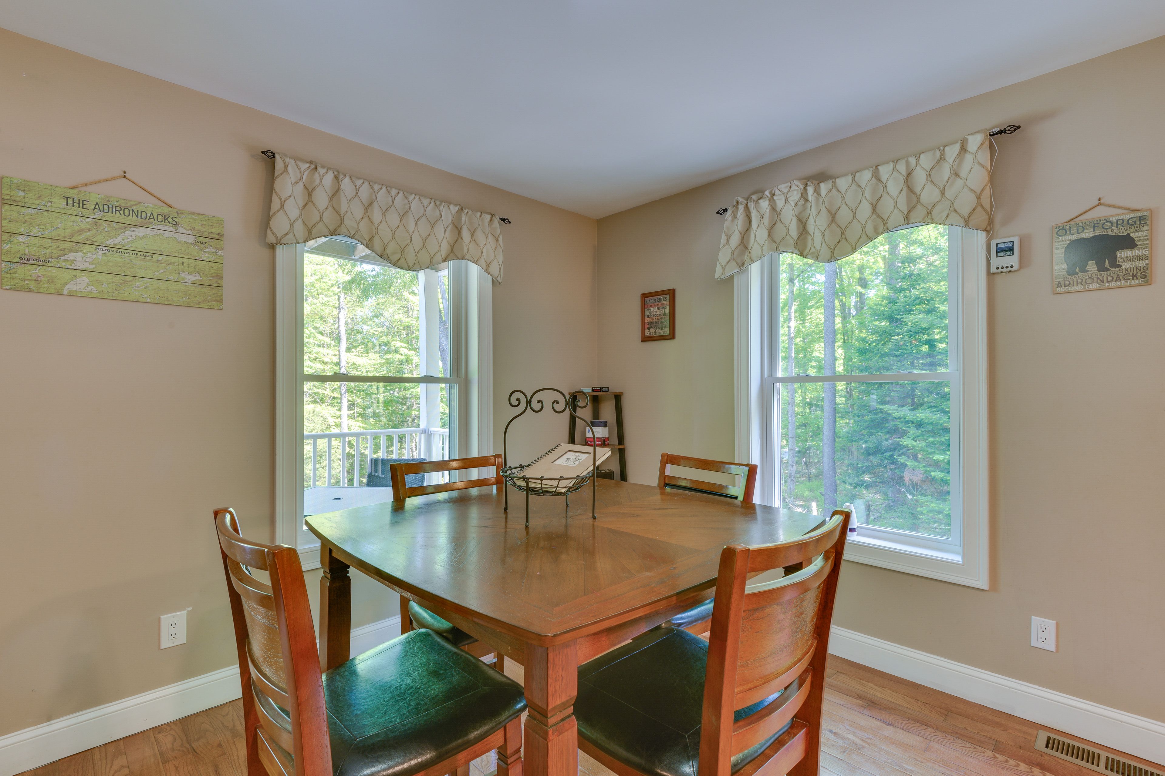 Dining Table | Dishware & Flatware Provided