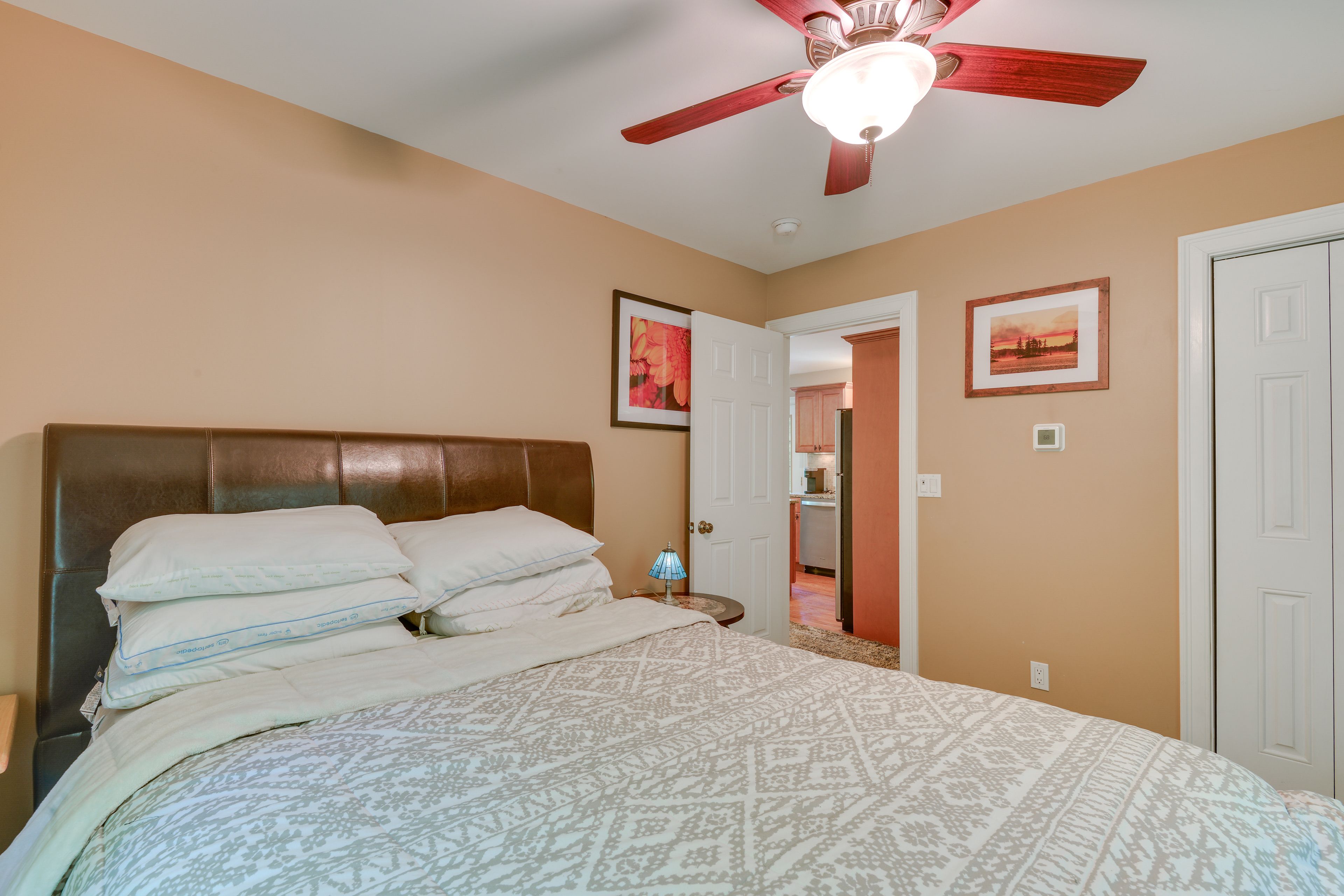 Bedroom 1 | Queen Bed