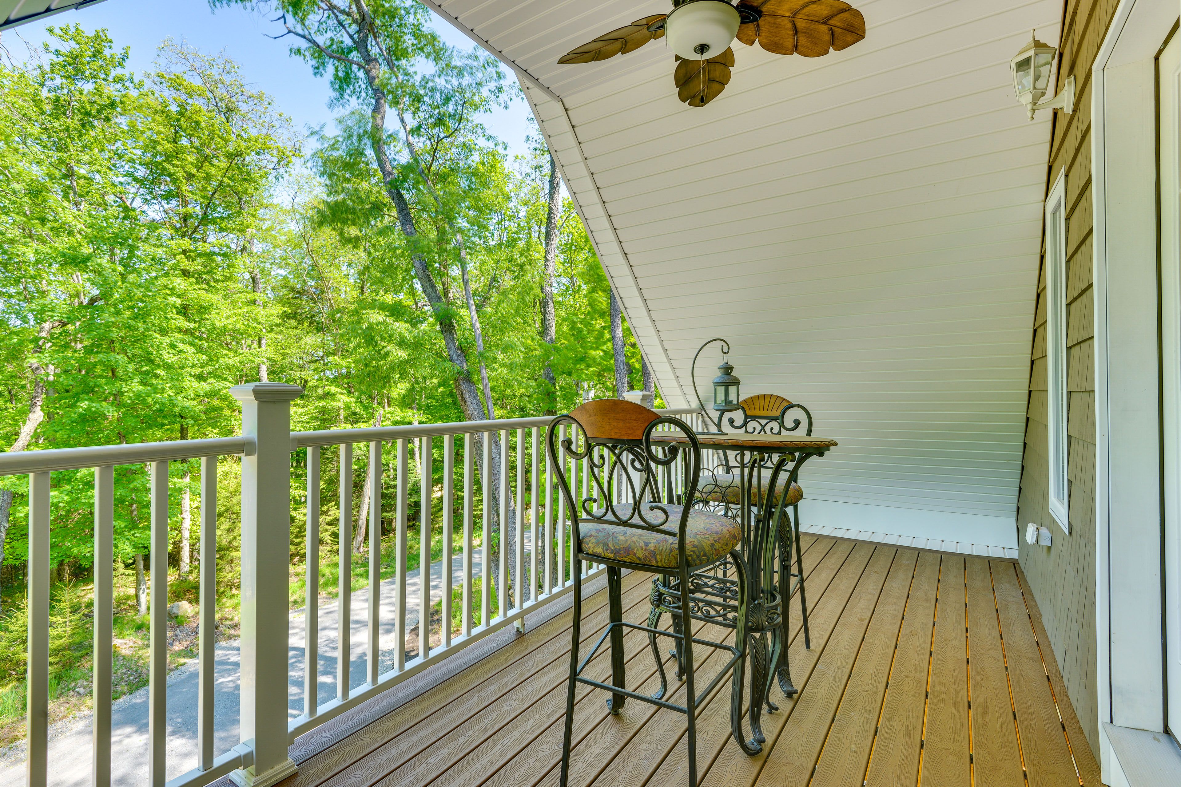 Covered Deck | Outdoor Dining