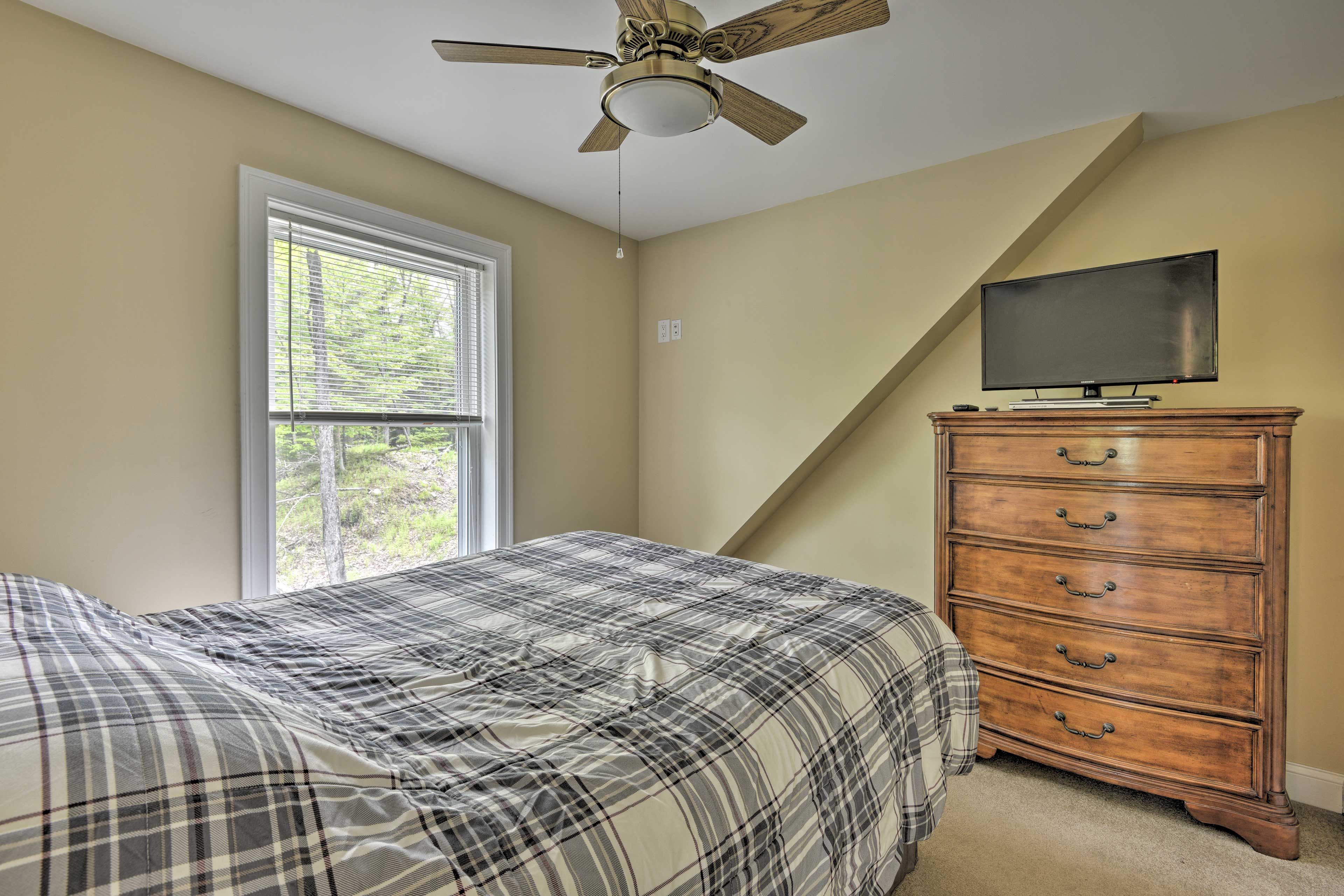 Bedroom 2 | Queen Bed