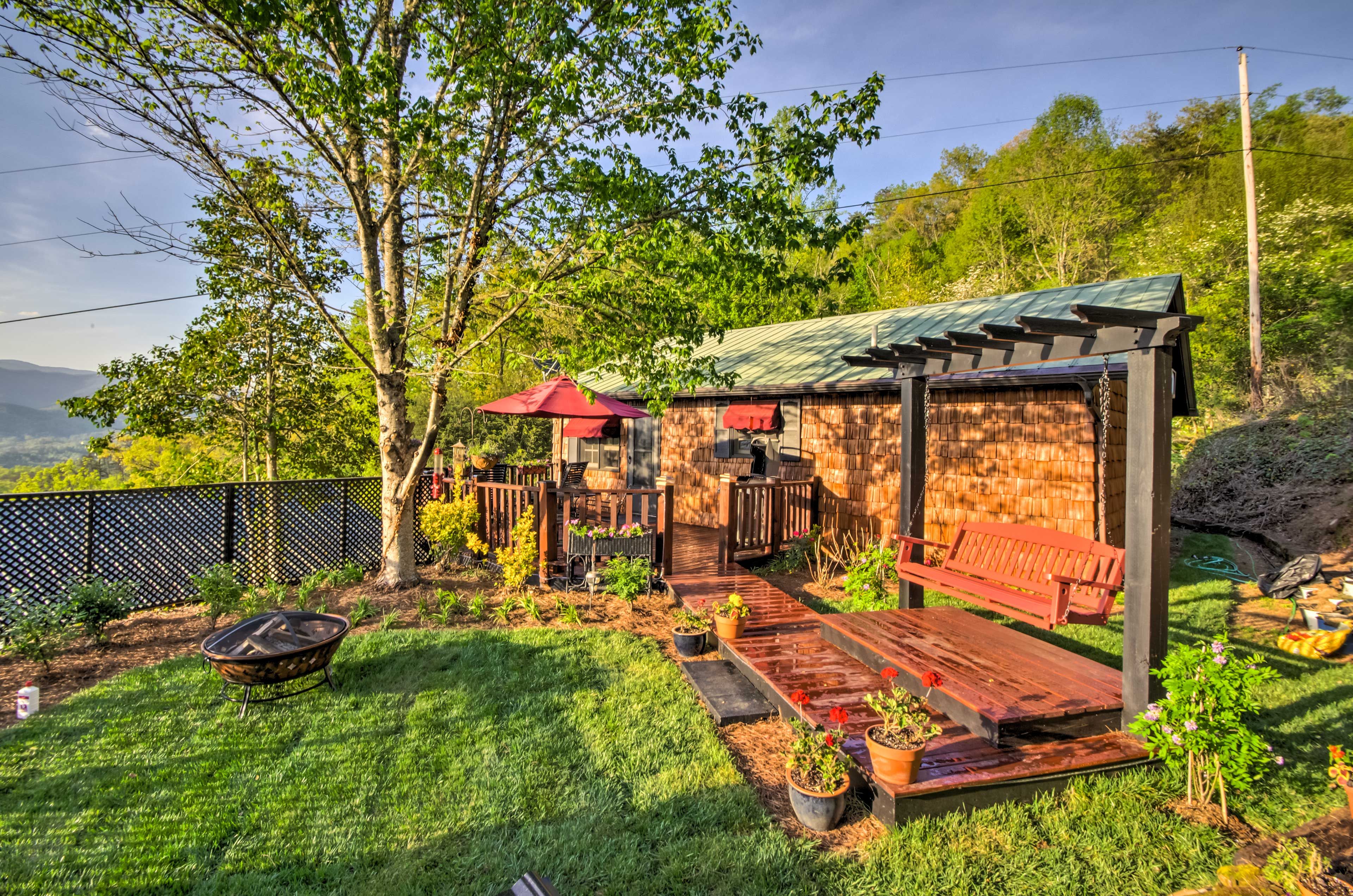 Private Yard | Swing | Fire Pit | Outdoor Dining | Mountain Views | Gardens