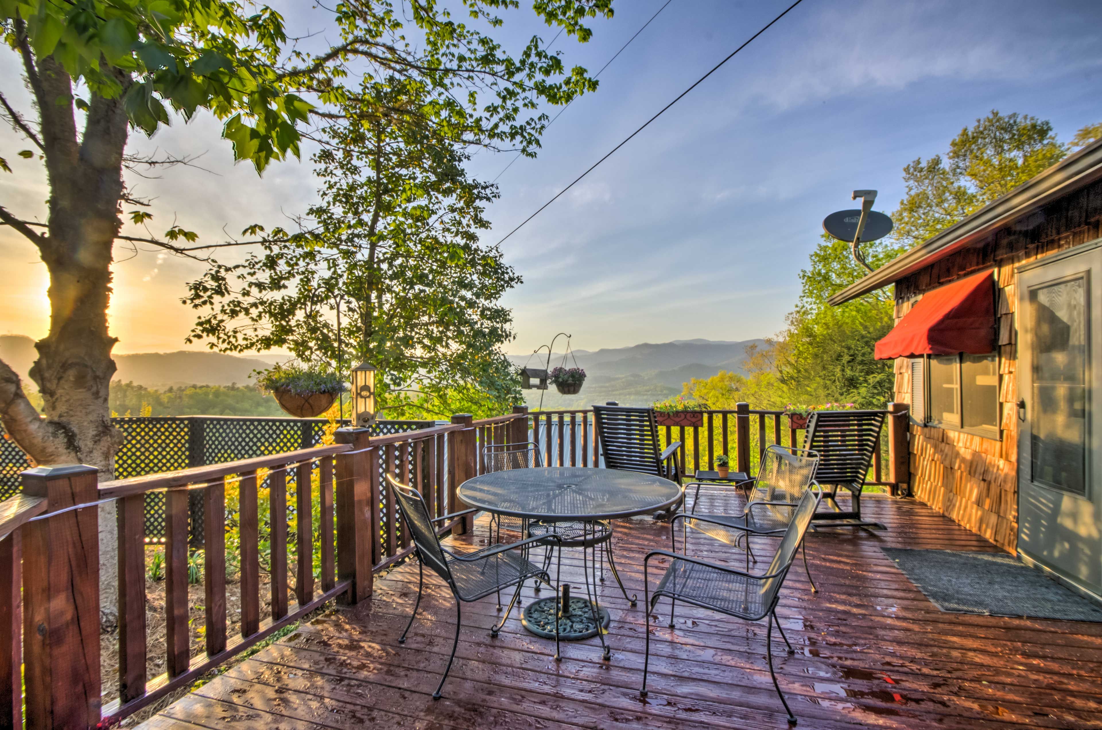 Private Deck | Outdoor Seating