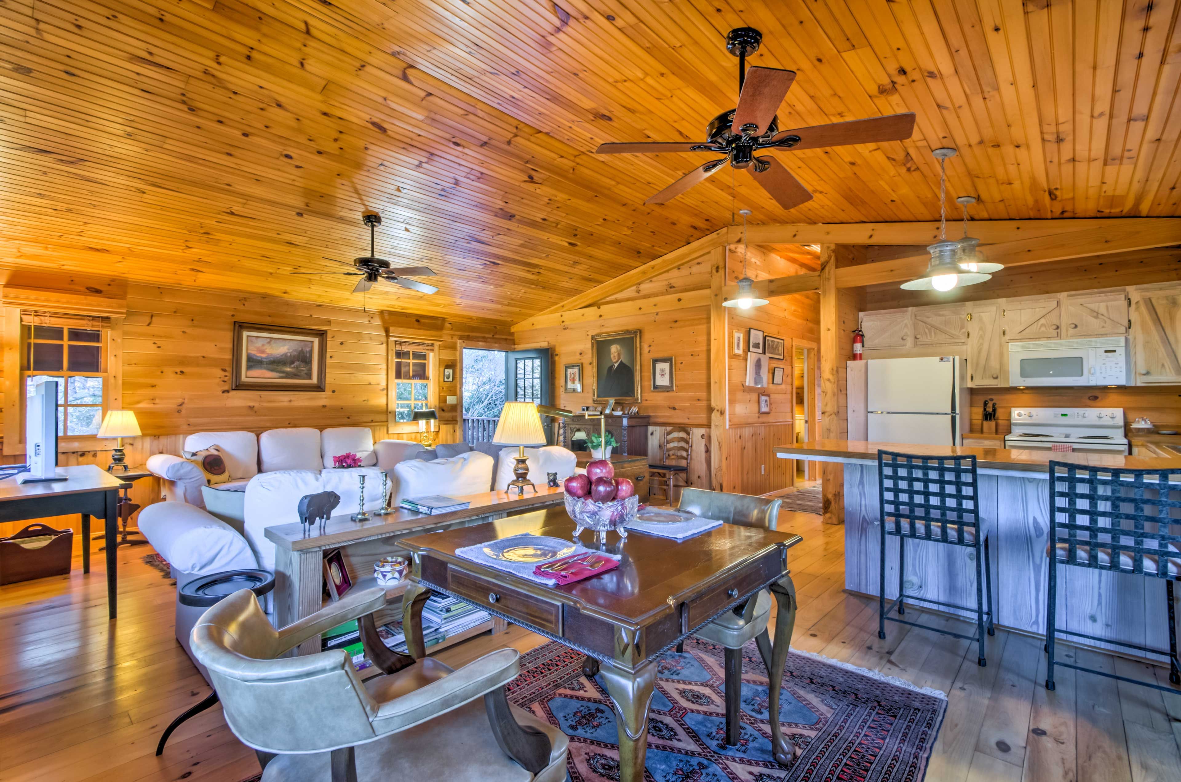 Dining Table | Dishware Provided