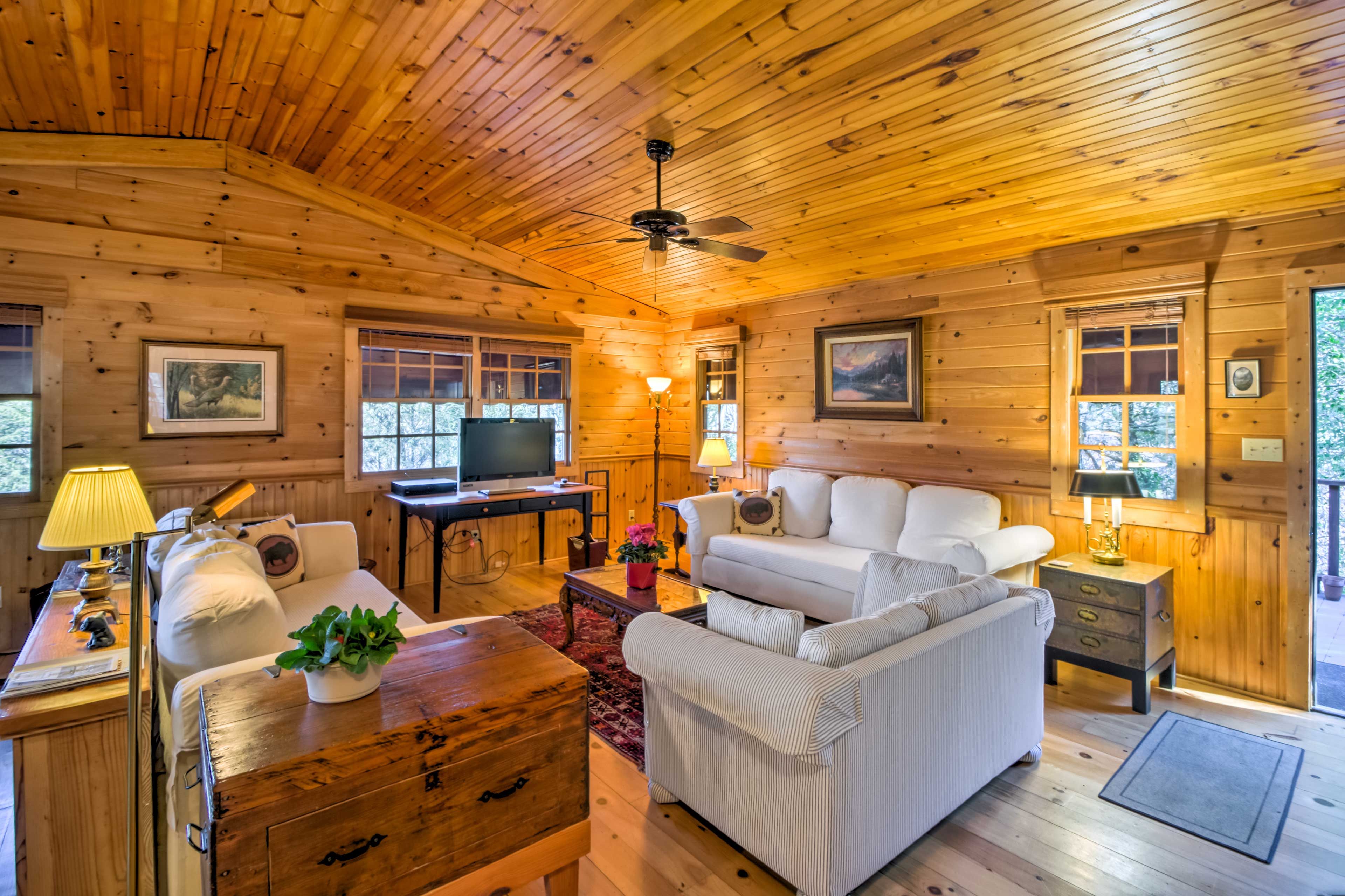 Living Room | Flat-Screen TV