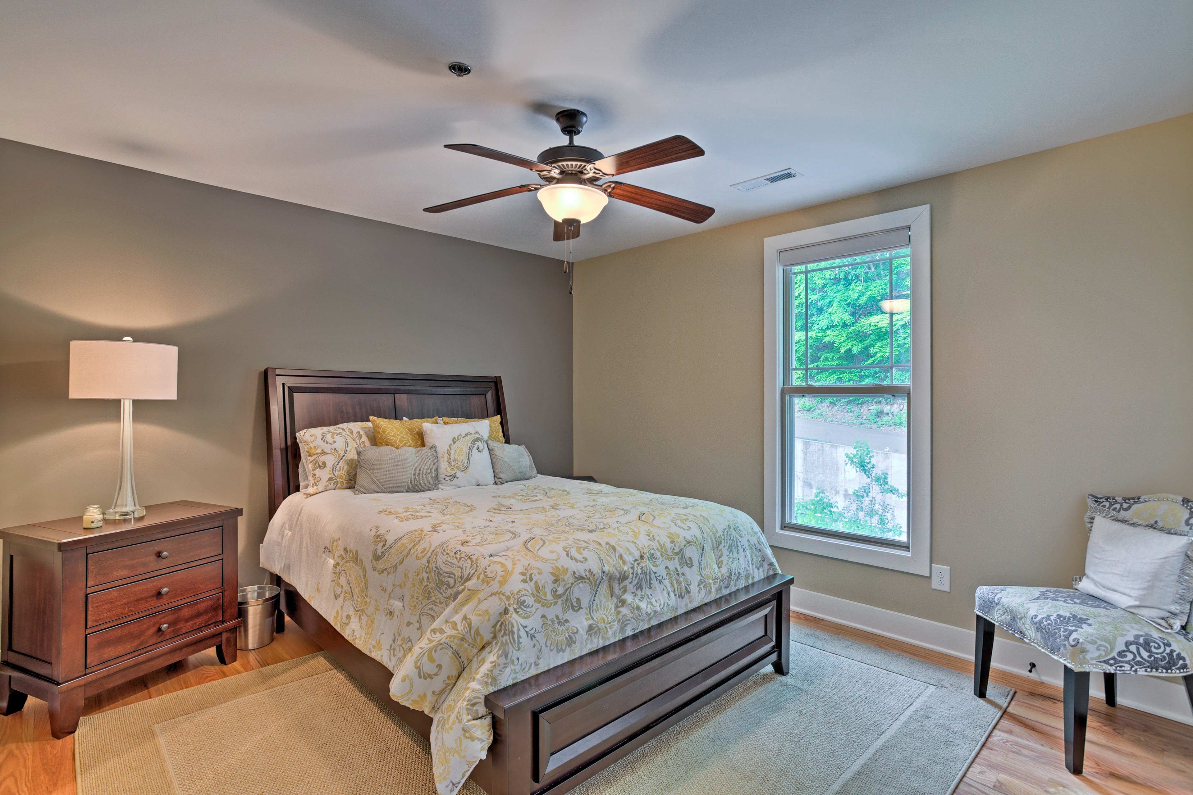 Bedroom 2 | Queen Bed