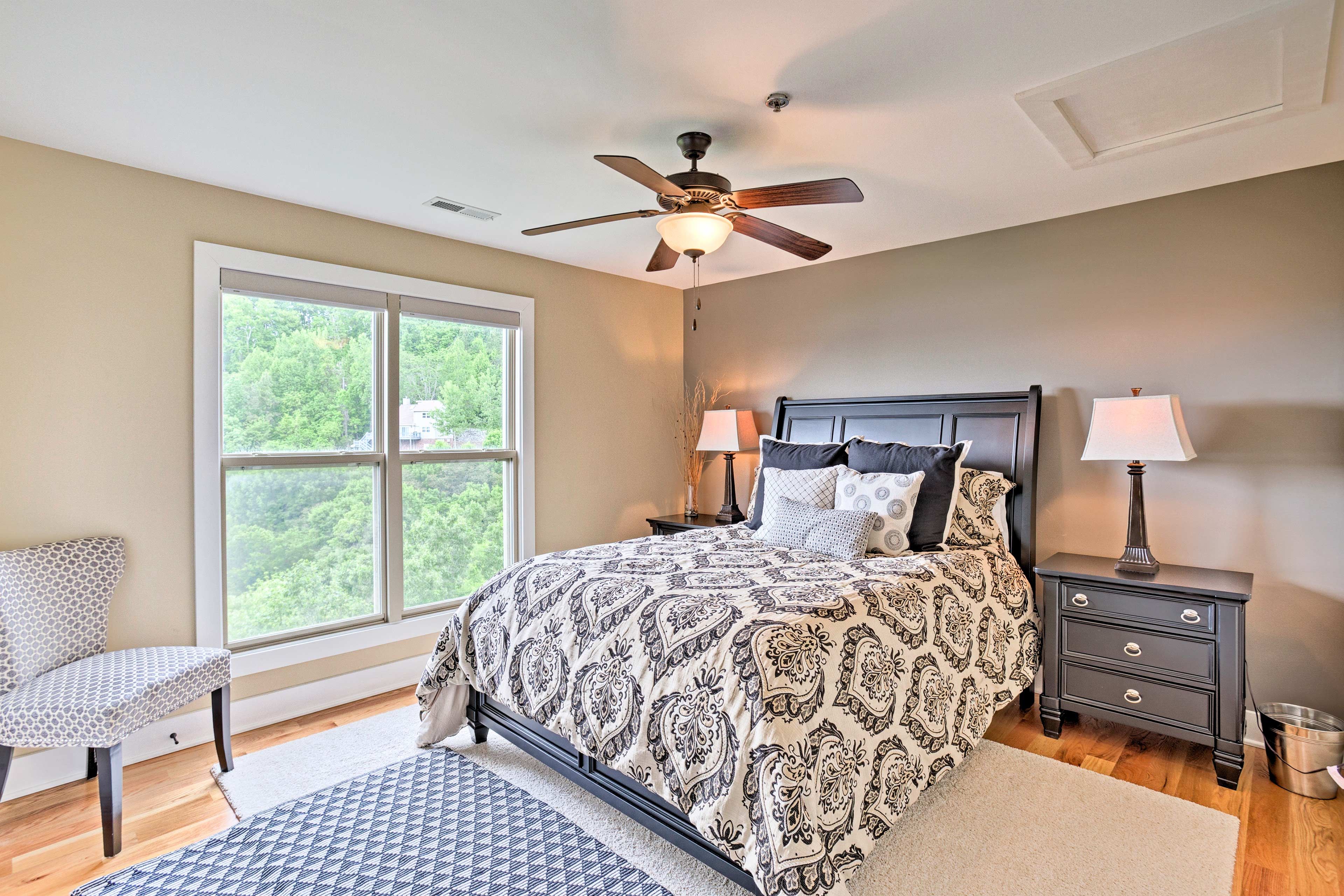 Bedroom 3 | Queen Bed