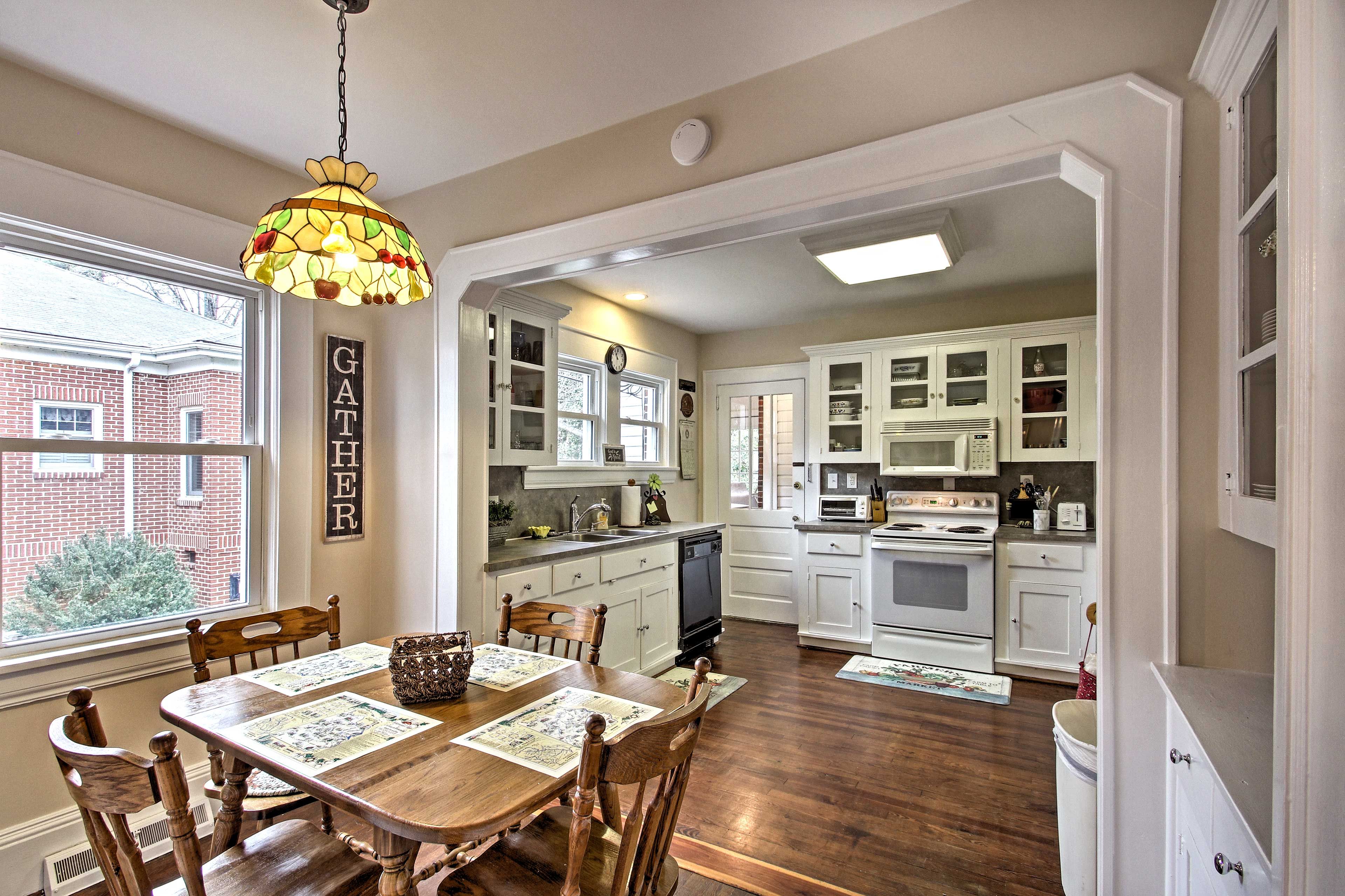 Kitchen Dining Area