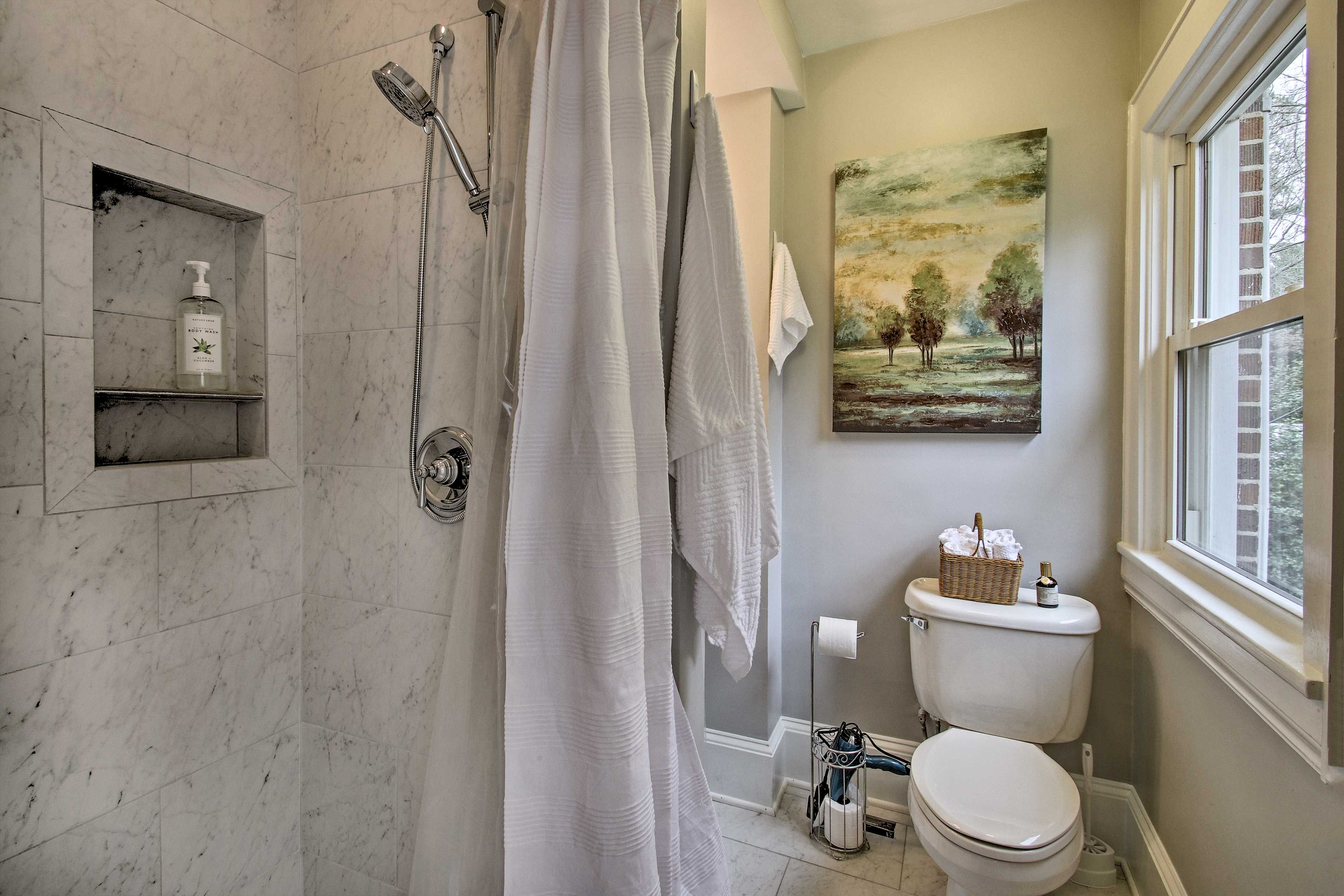 En-Suite Bathroom | Linens & Towels Provided