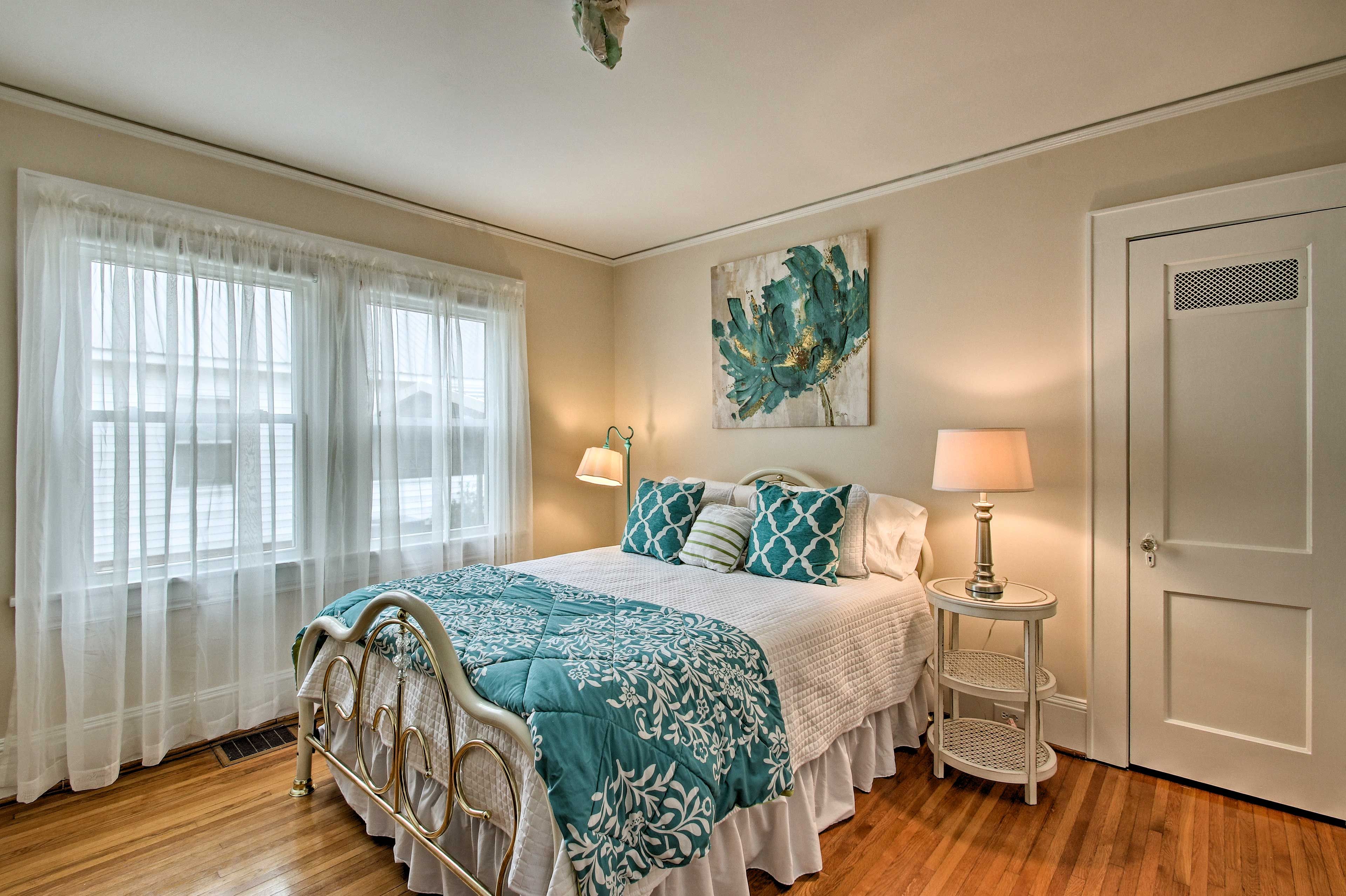 Bedroom 3 | Queen Bed