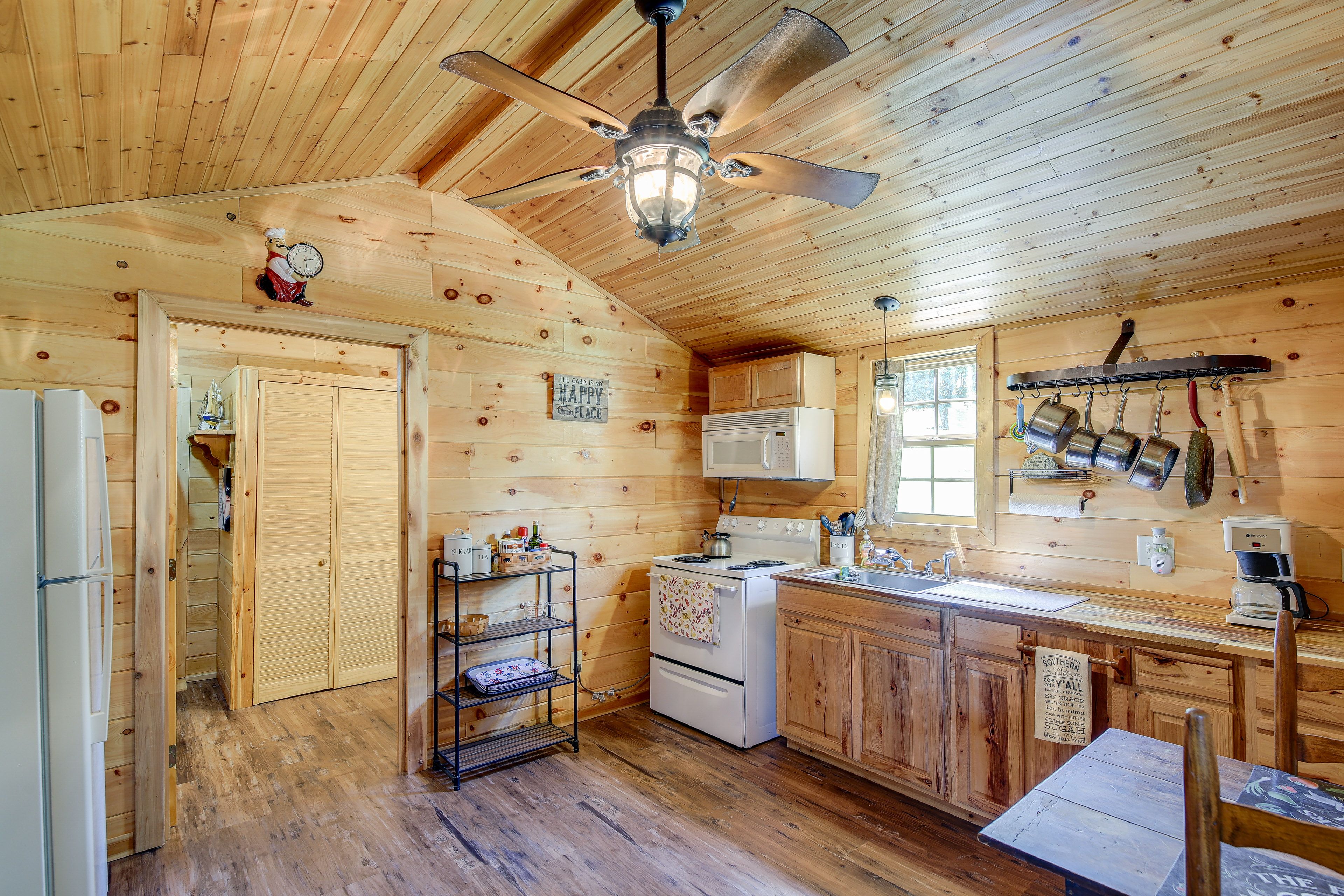 Kitchen | Free WiFi | Central Air Conditioning/Heat | Flat-Screen TV