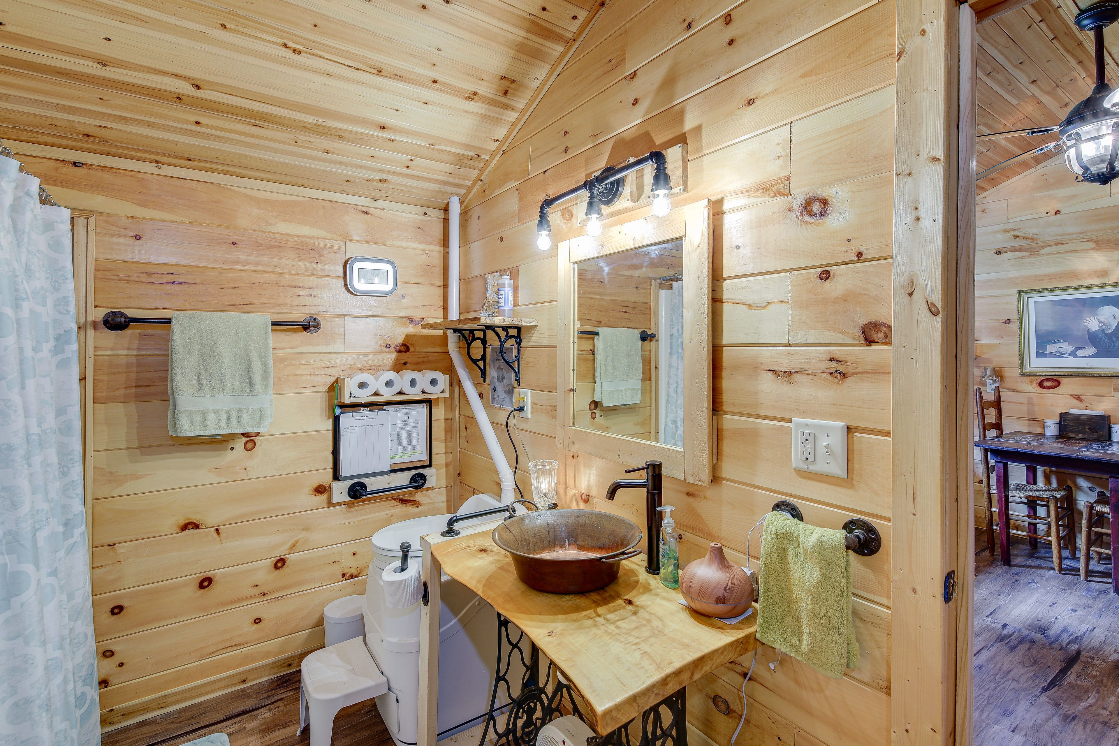 Full Bathroom | Shower | Complimentary Toiletries | Towels Provided