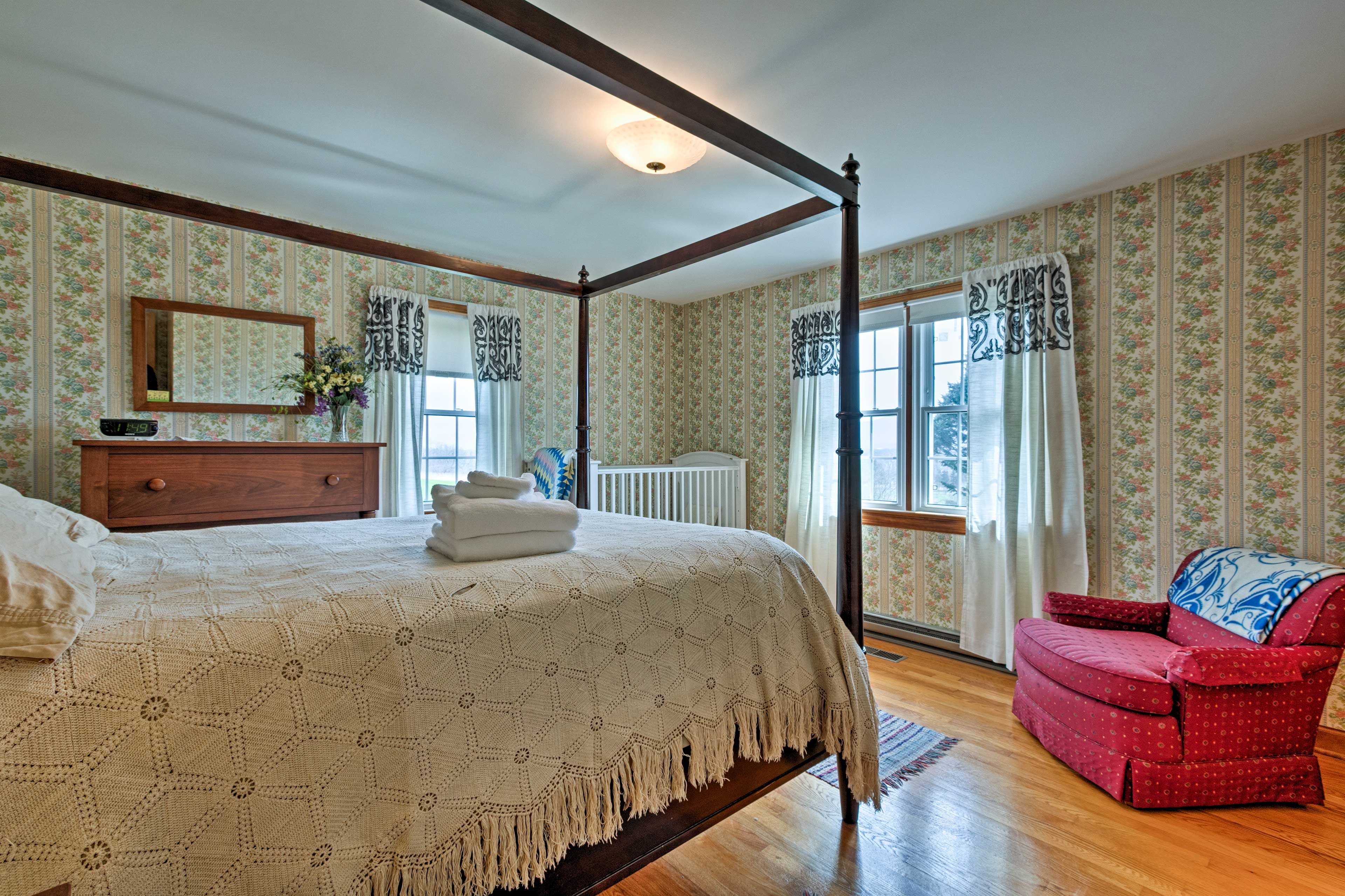 Bedroom 1 | King Bed | Linens Provided | En-Suite Bathroom