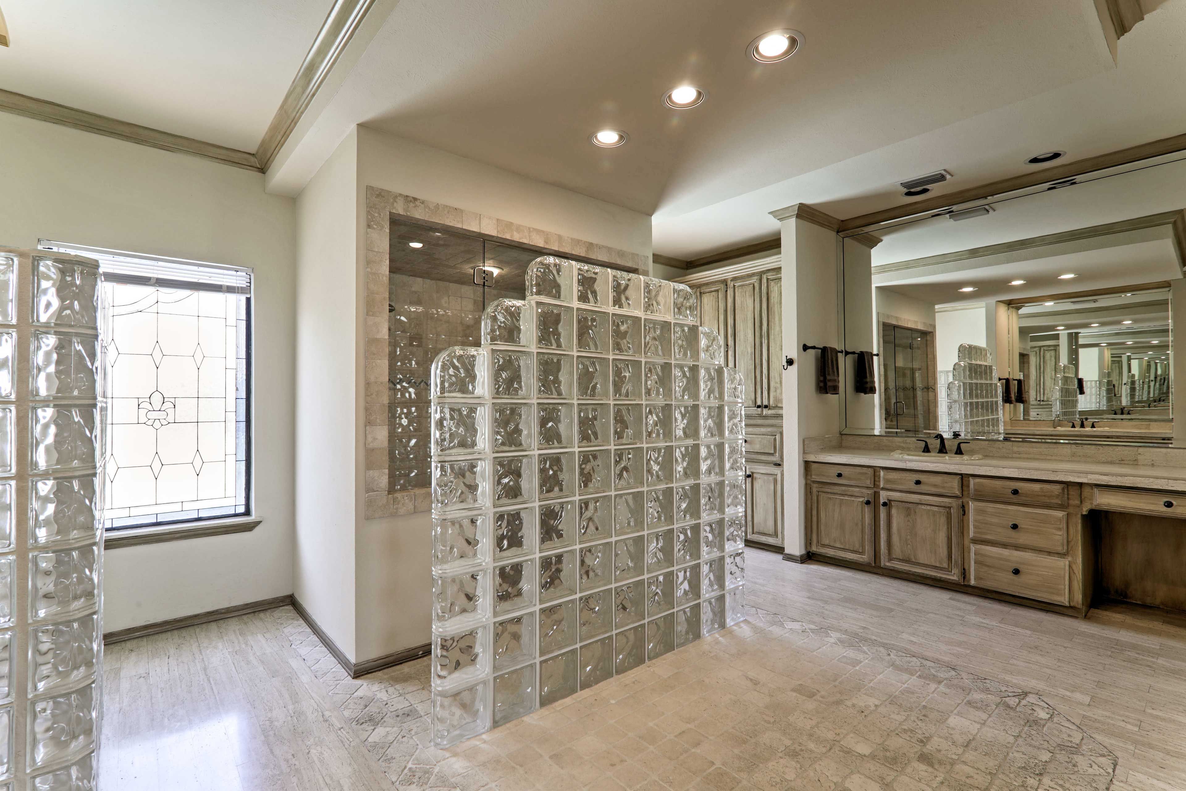En-Suite Bathroom | Towels Provided