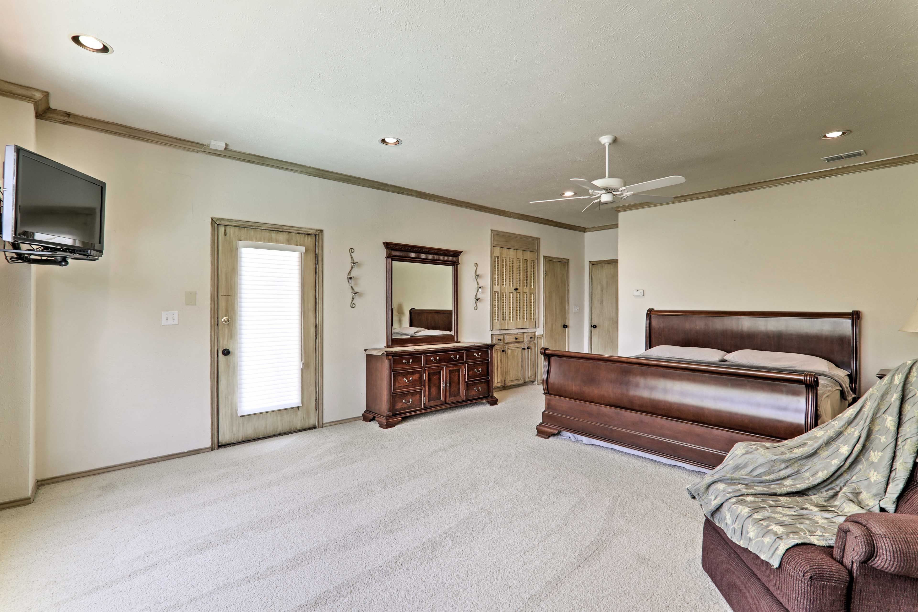 Bedroom 4 | King Bed