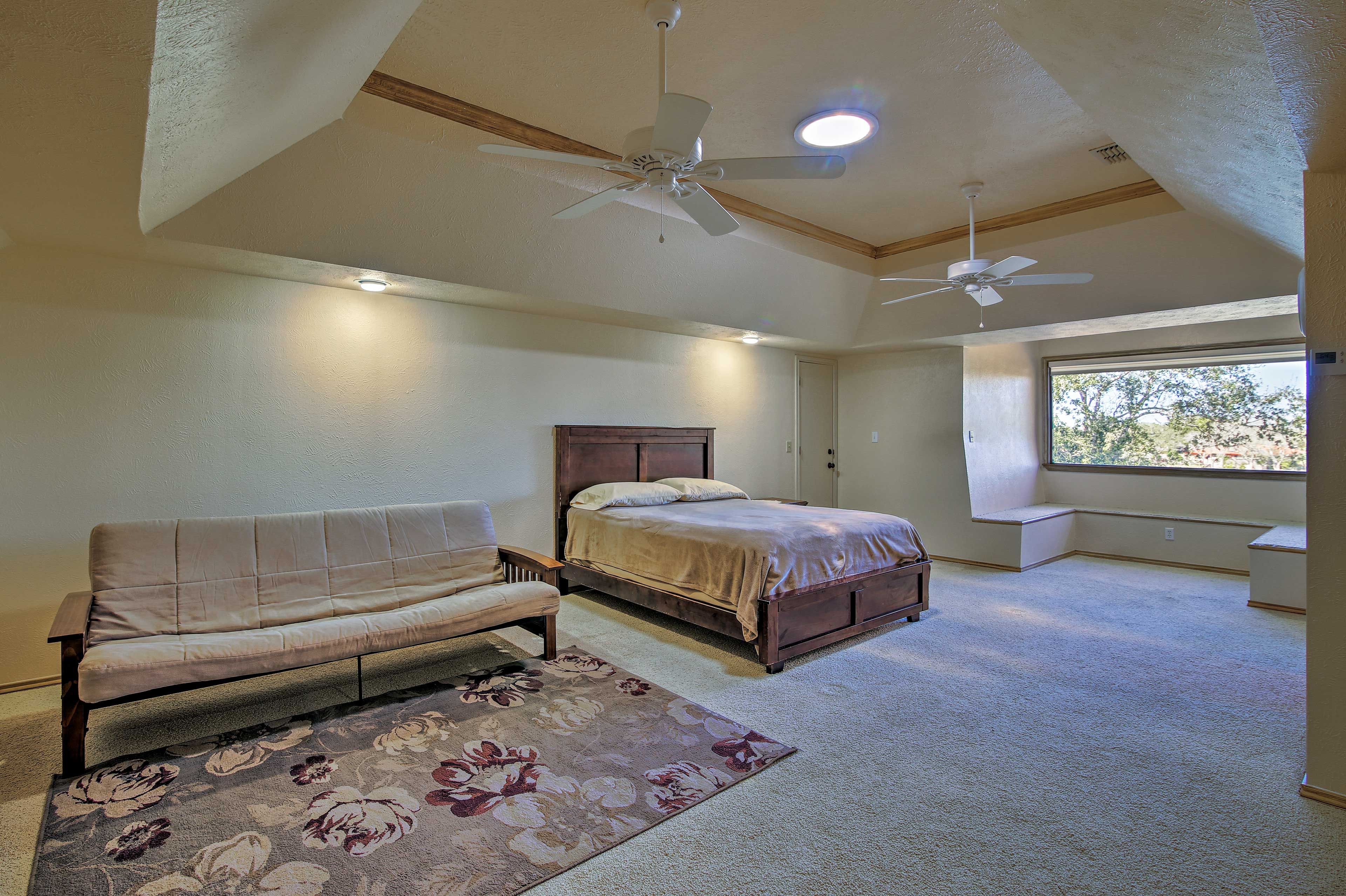 Bedroom 6 | Queen Bed