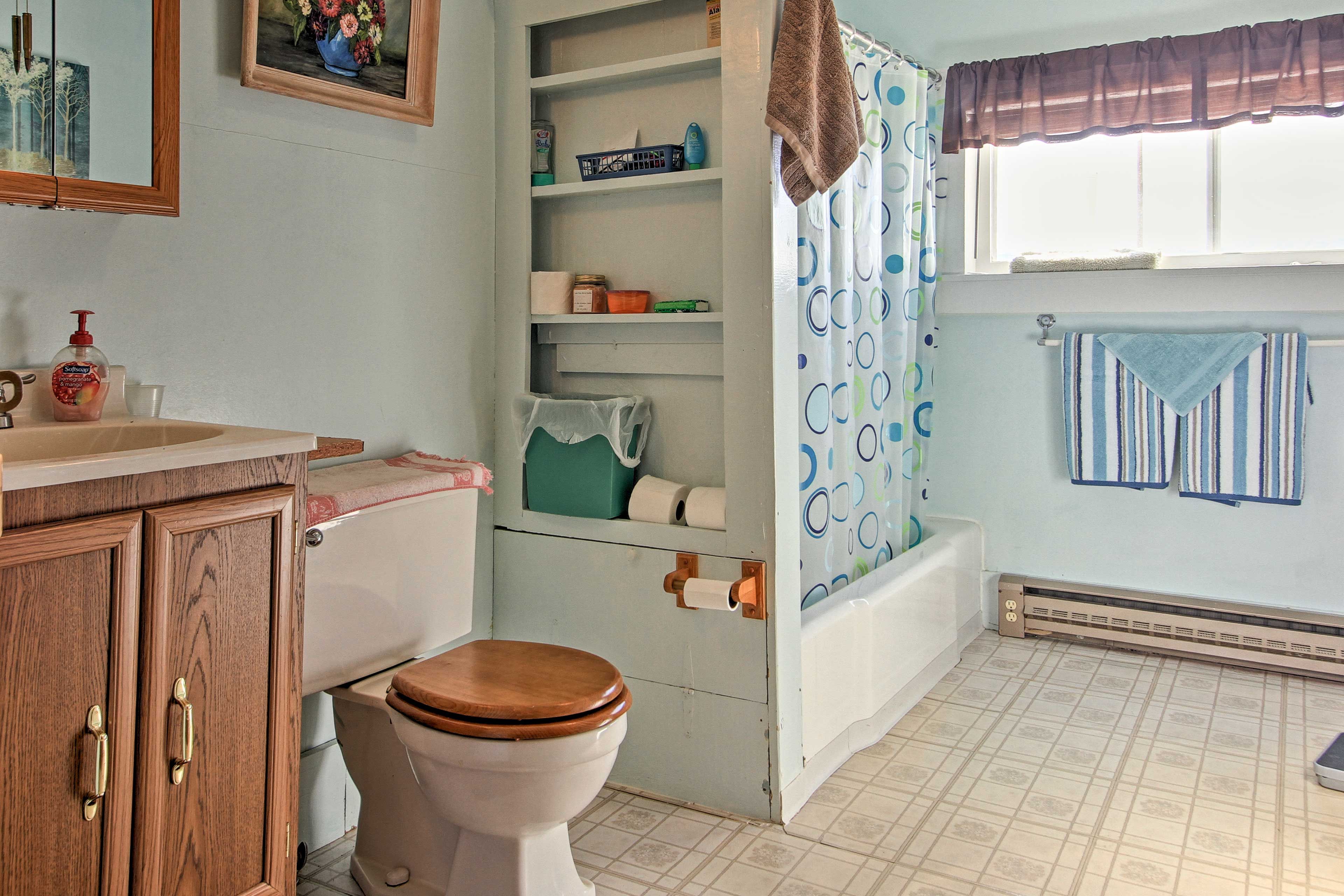Bathroom | Linens/Towels | Complimentary Toiletries