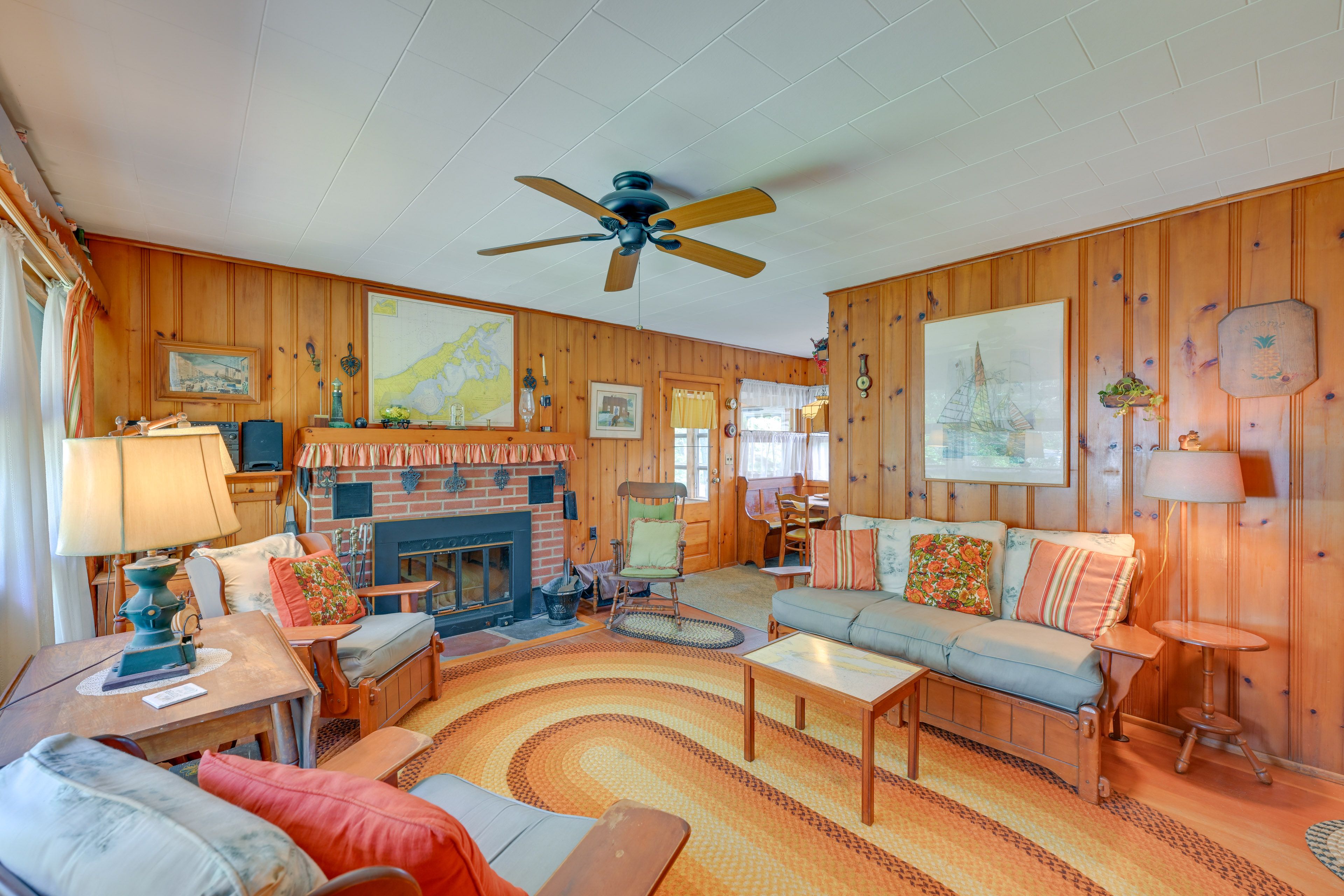 Living Room | Fireplace | Free WiFi | Smart TV