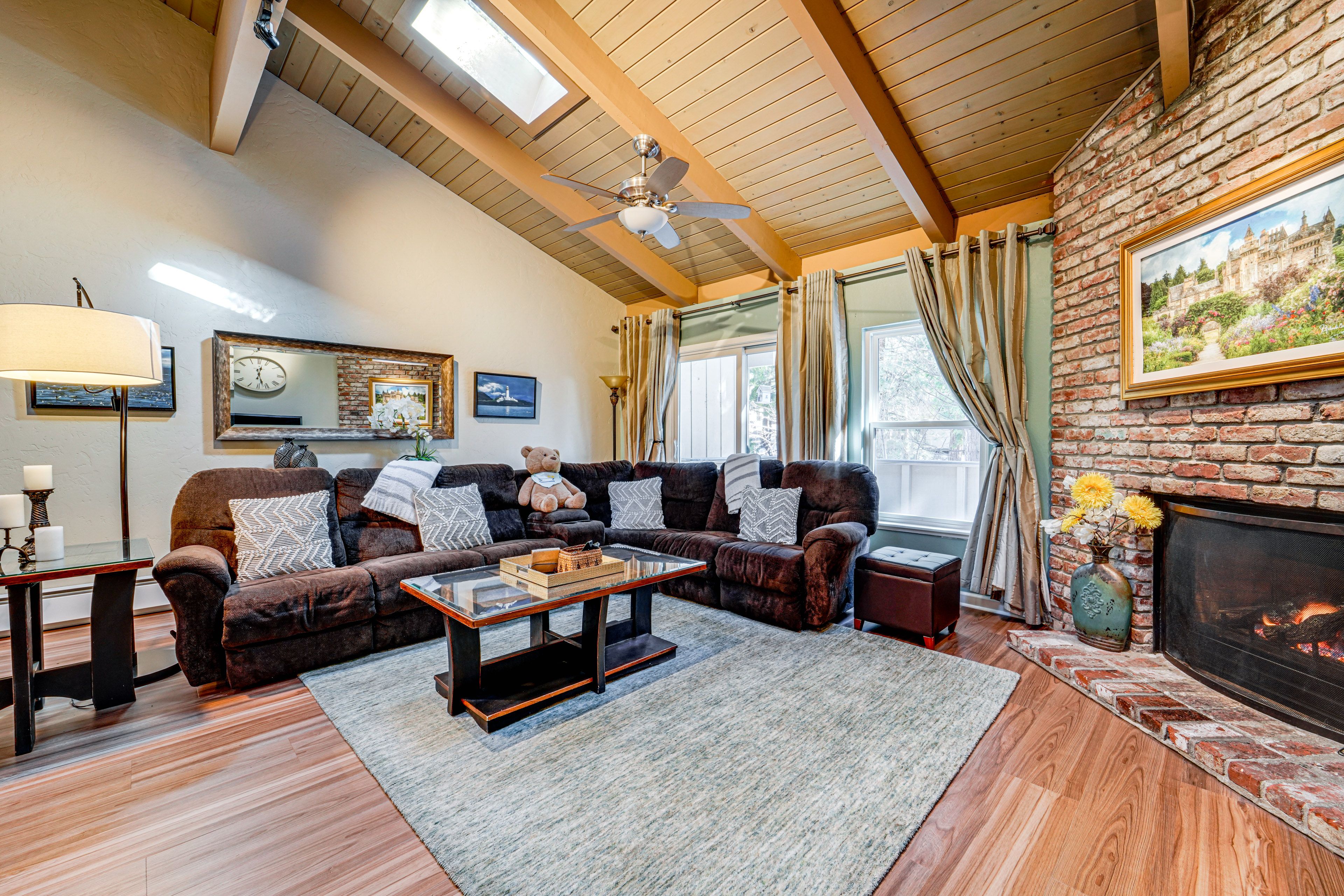Living Area | Portable A/C Unit | Gas Fireplace | Flat-Screen DirecTV