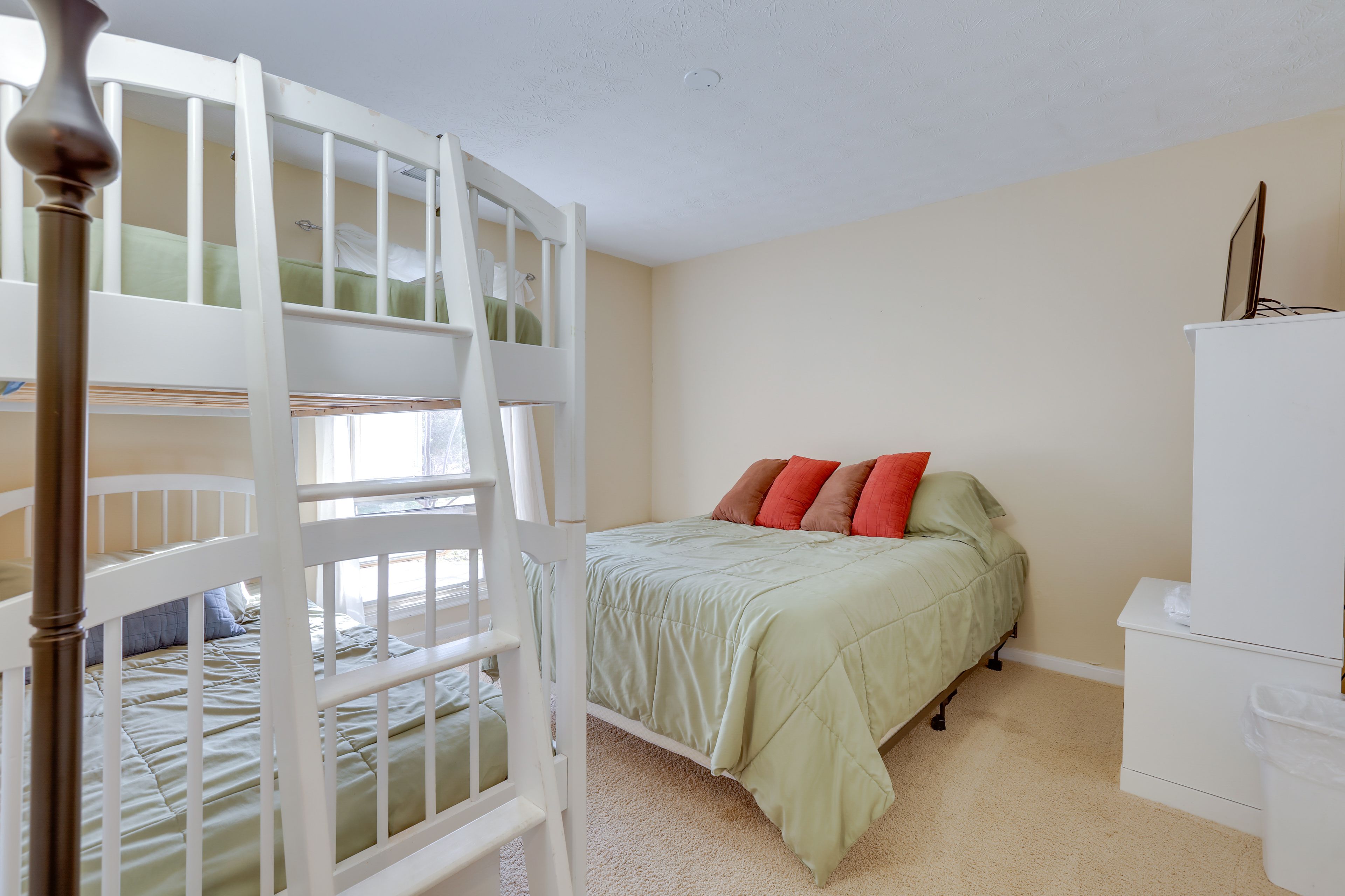 Bedroom 2 | Queen Bed | Twin Bunk Bed
