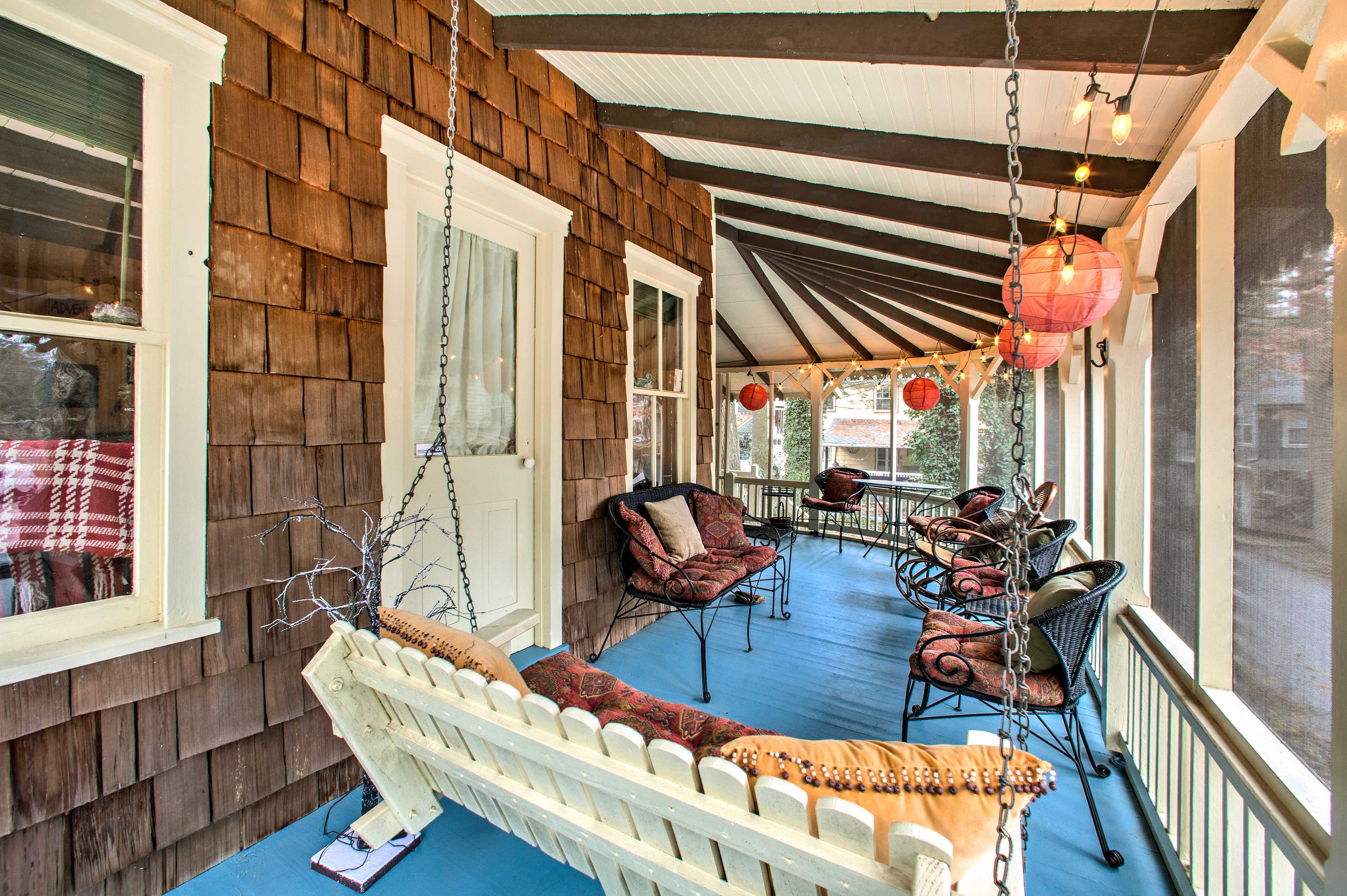 Screened-In Porch