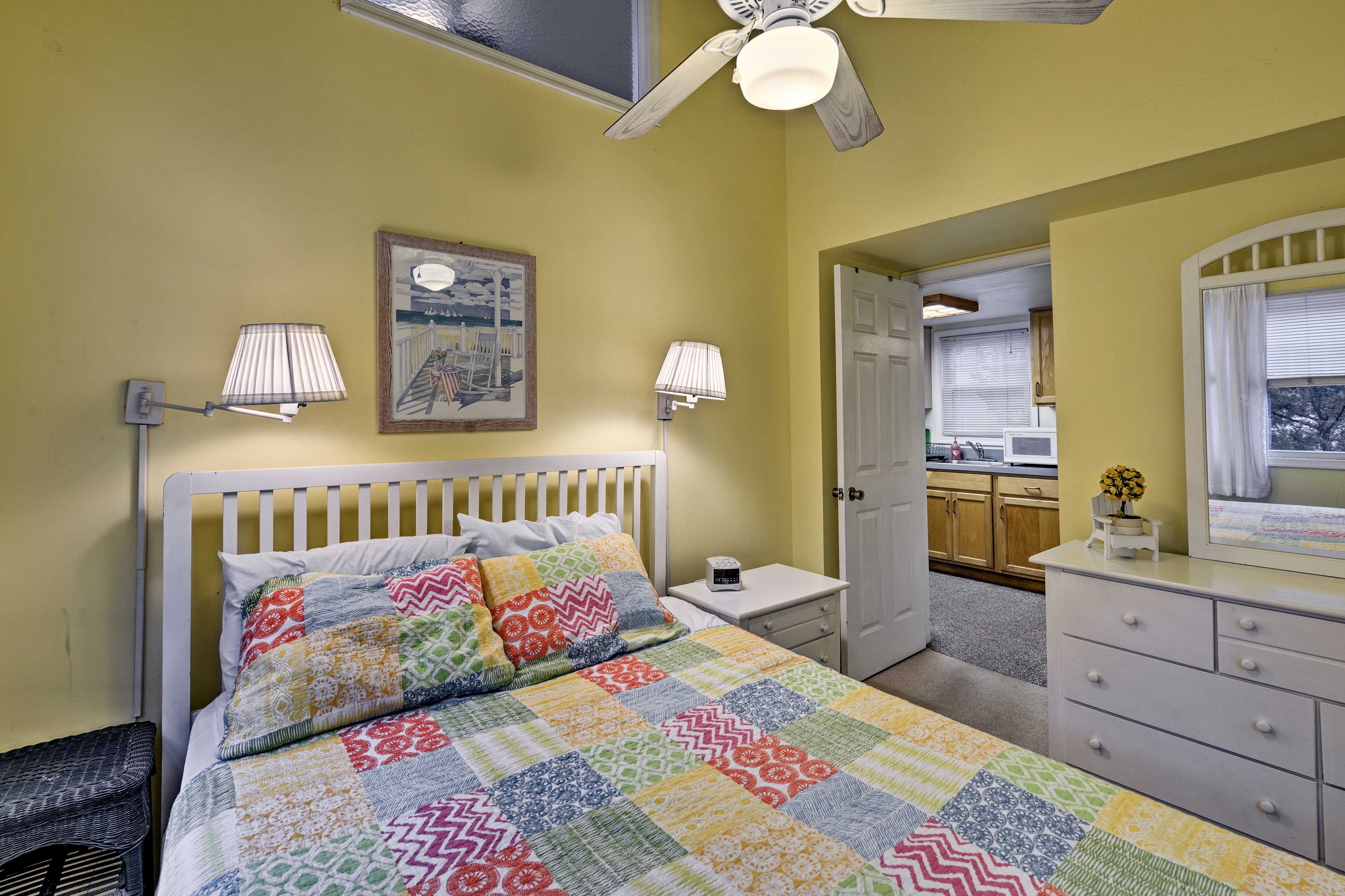 Enjoy reading at night by the light of the convenient bedside lamps.