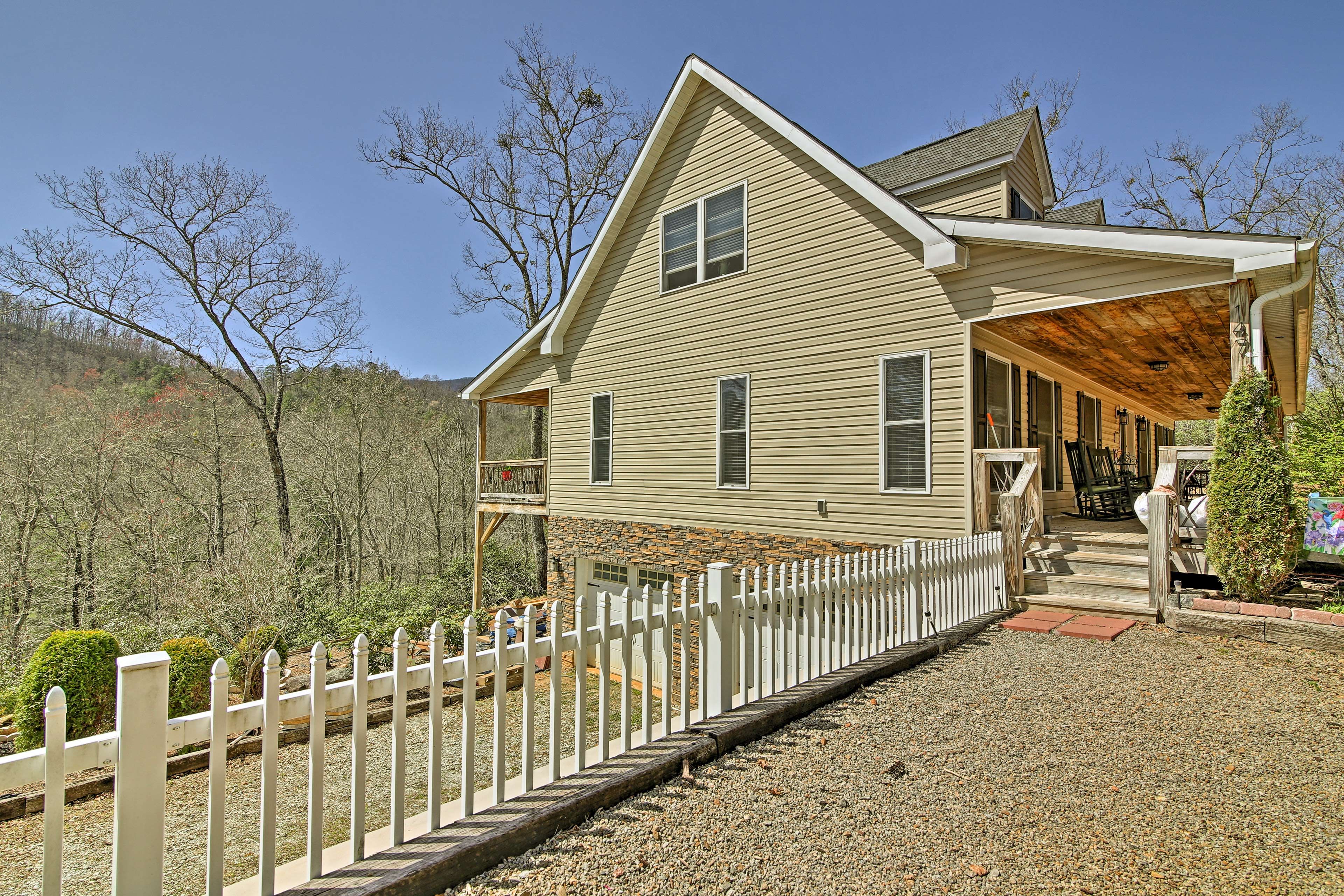 Walk to Mirror Lake for endless waterfront recreation!