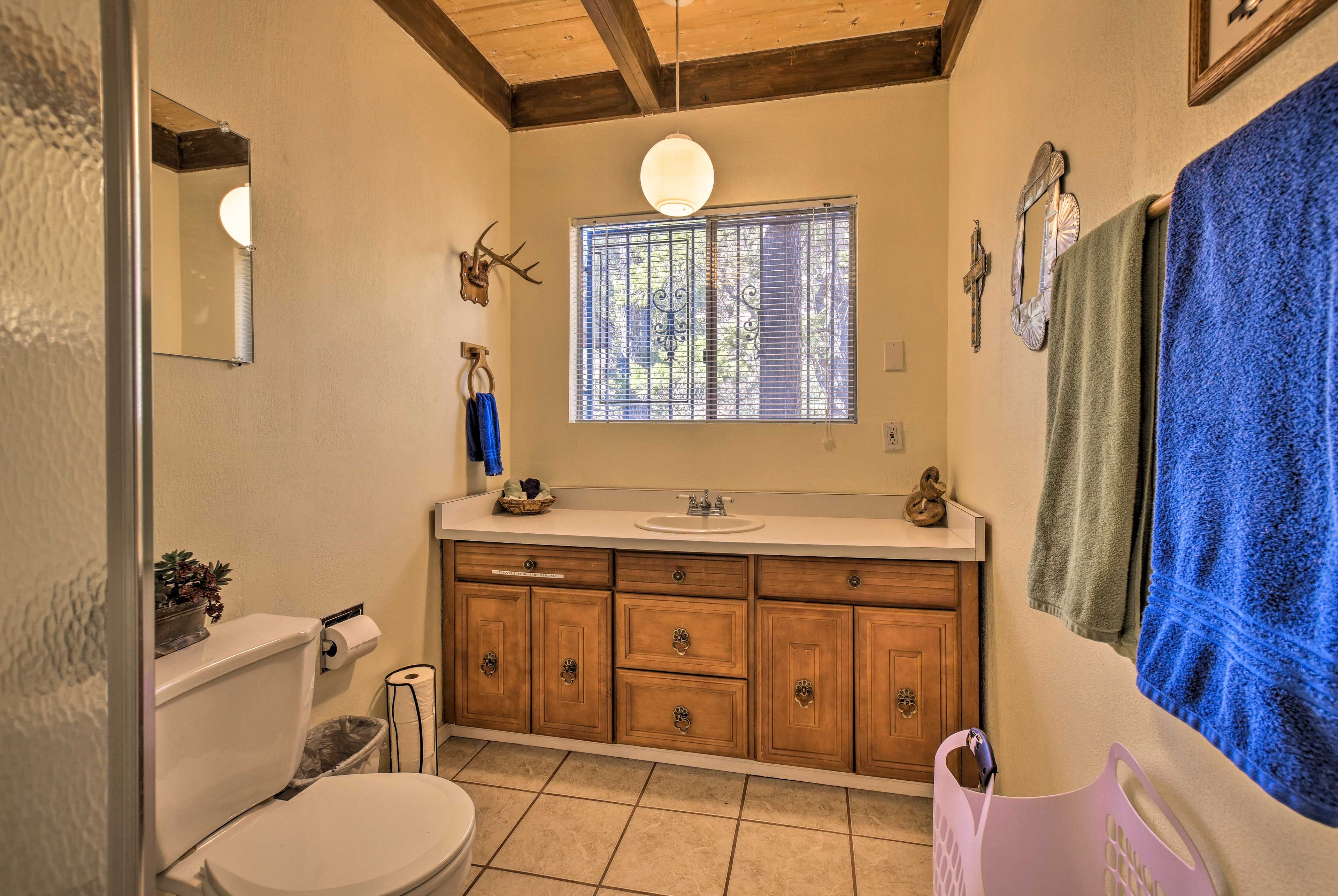 Full Bathroom | Towels Provided