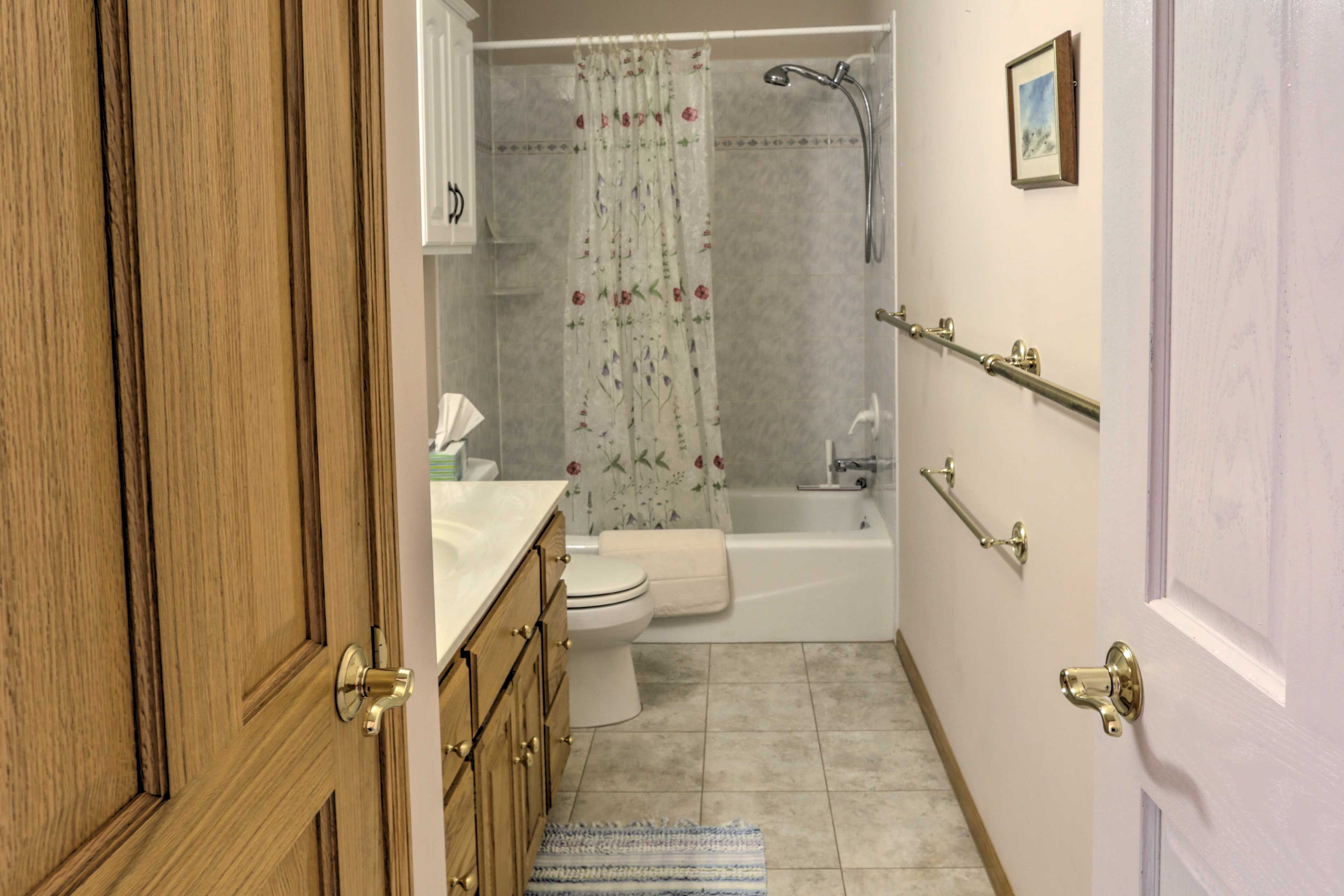 Full Bathroom | 2nd Floor