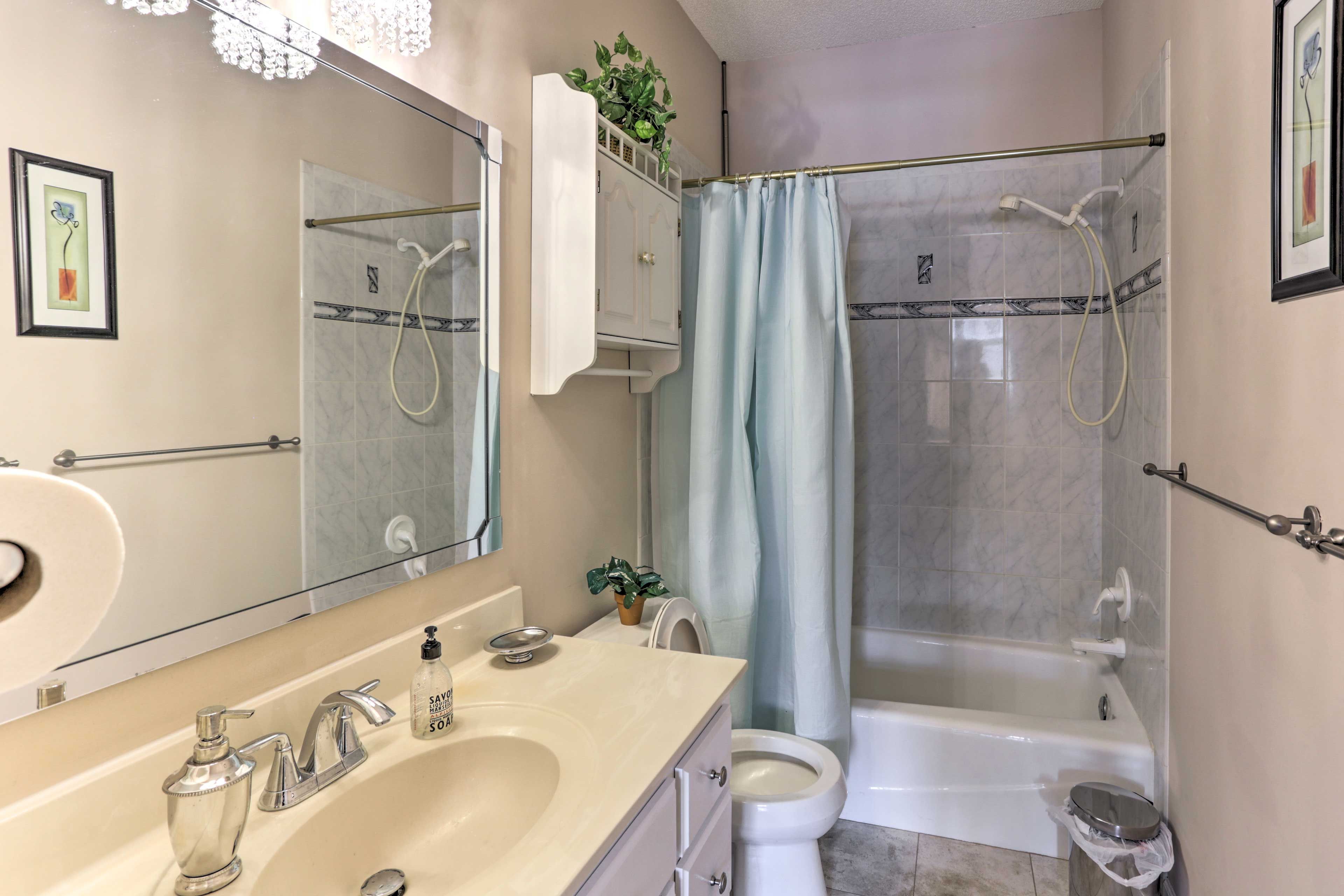 Full Bathroom | 1st Floor