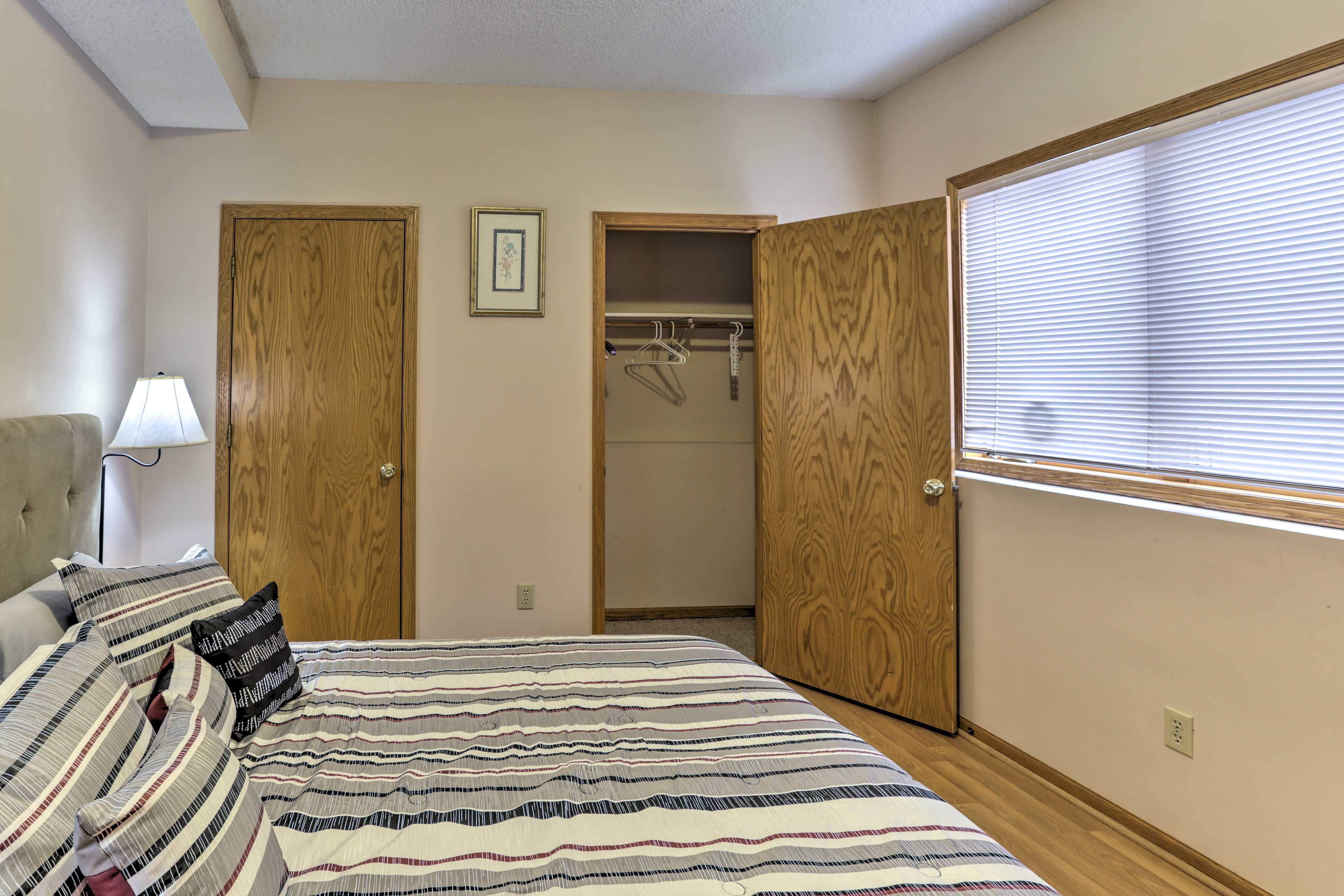 Bedroom 6 | Basement | Queen Bed