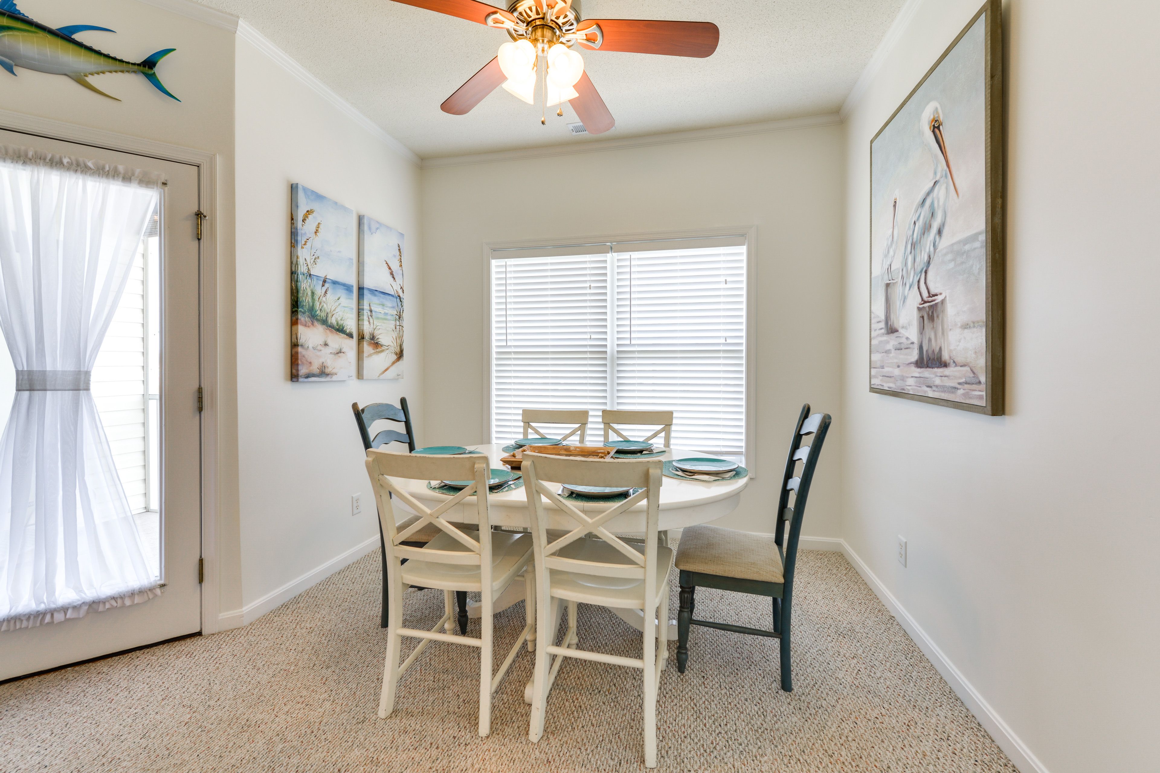 Dining Area | Dishware & Flatware Provided