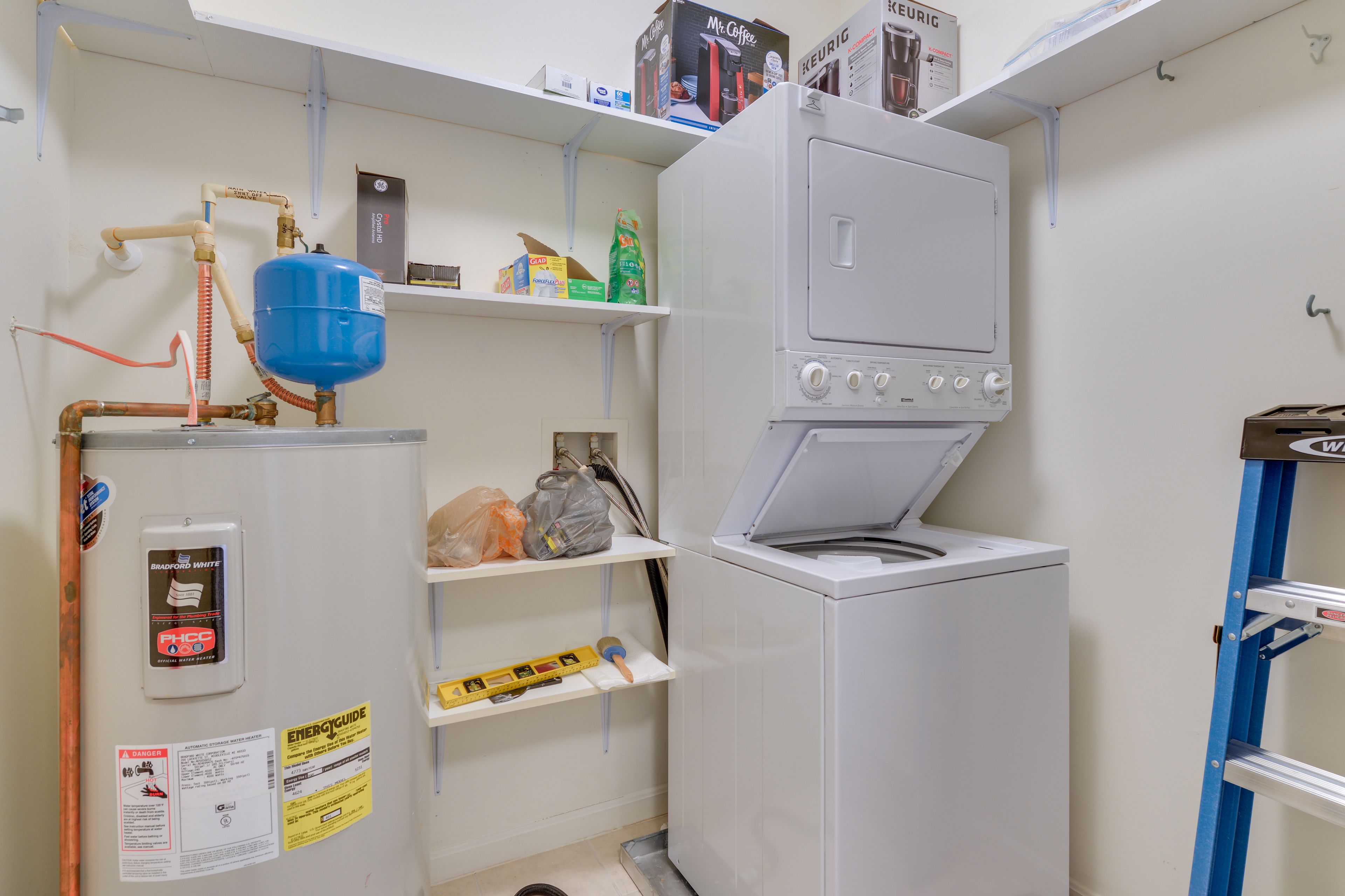 Laundry Closet | Washer/Dryer