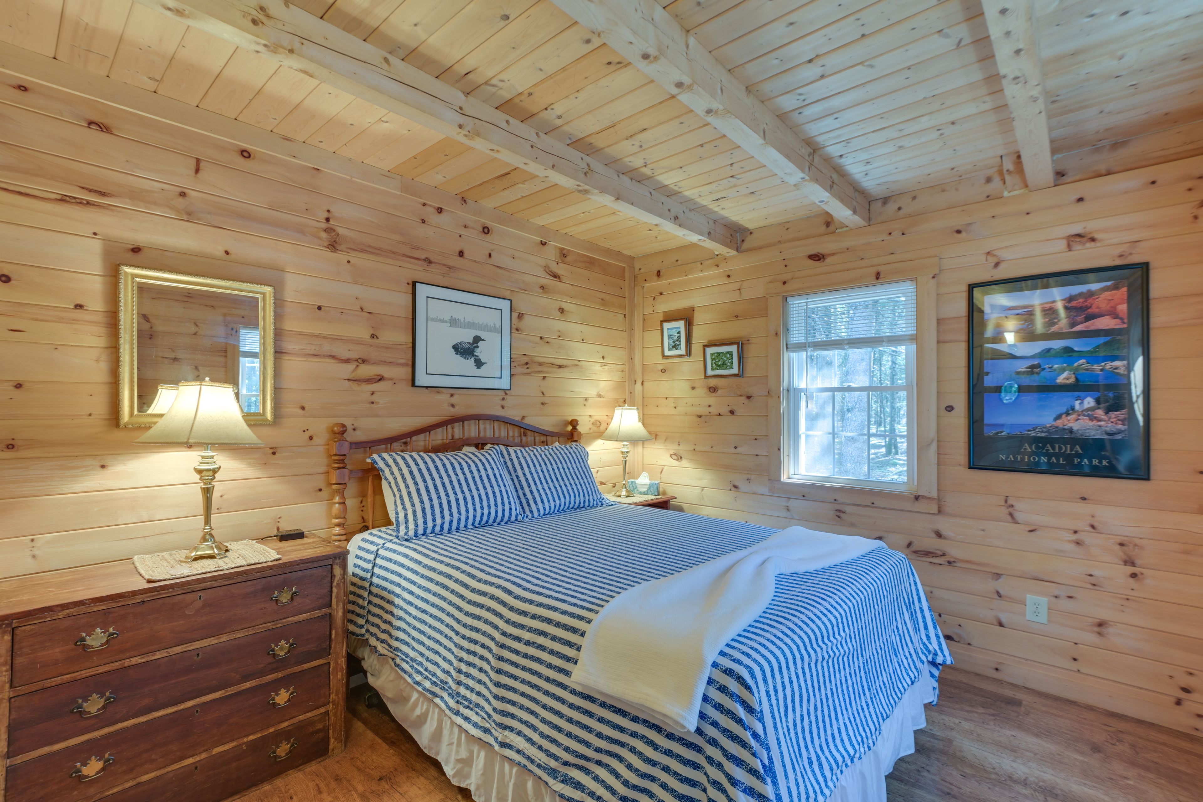 Bedroom | Queen Bed | Linens Provided