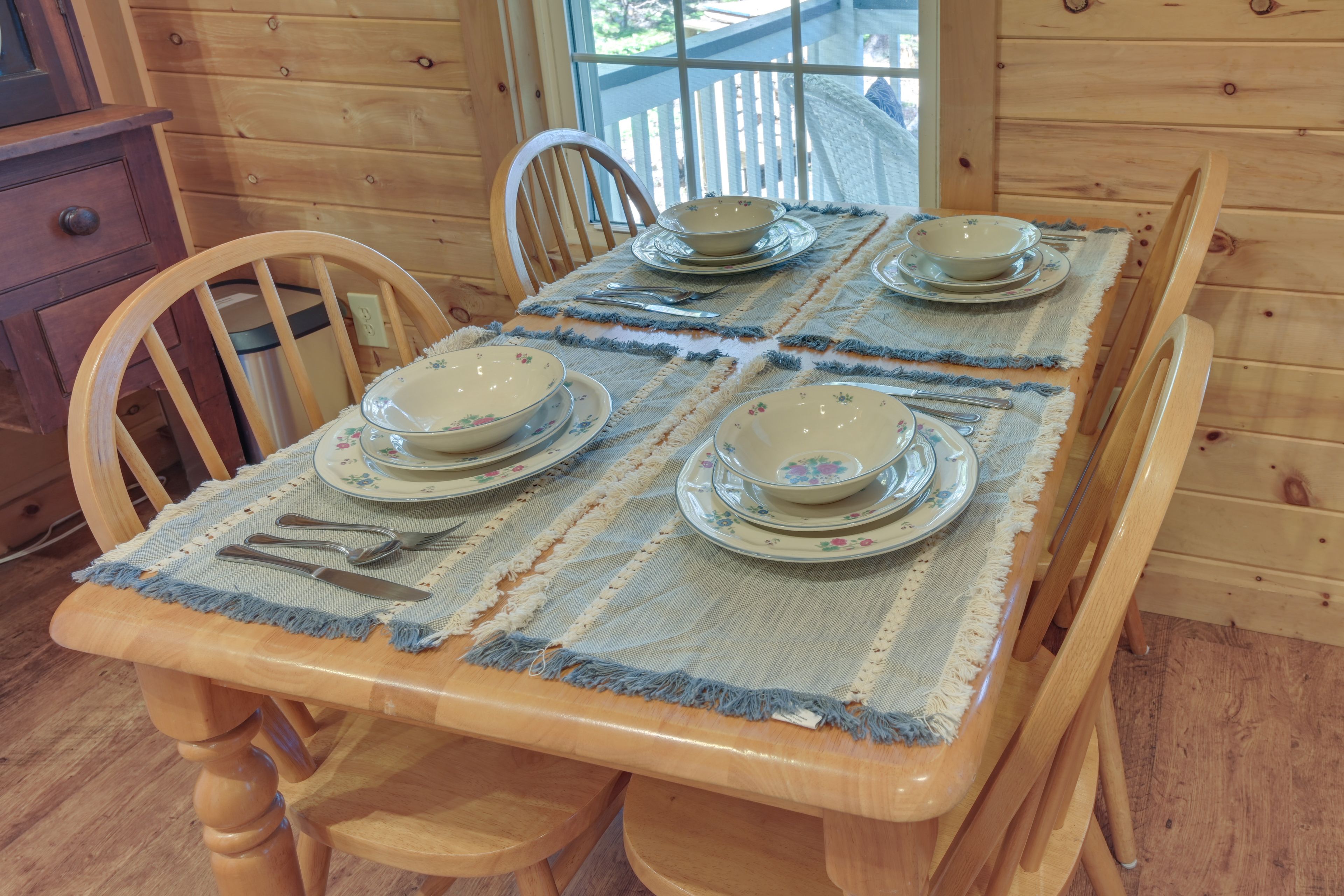 Dining Table | Dishware & Flatware Provided