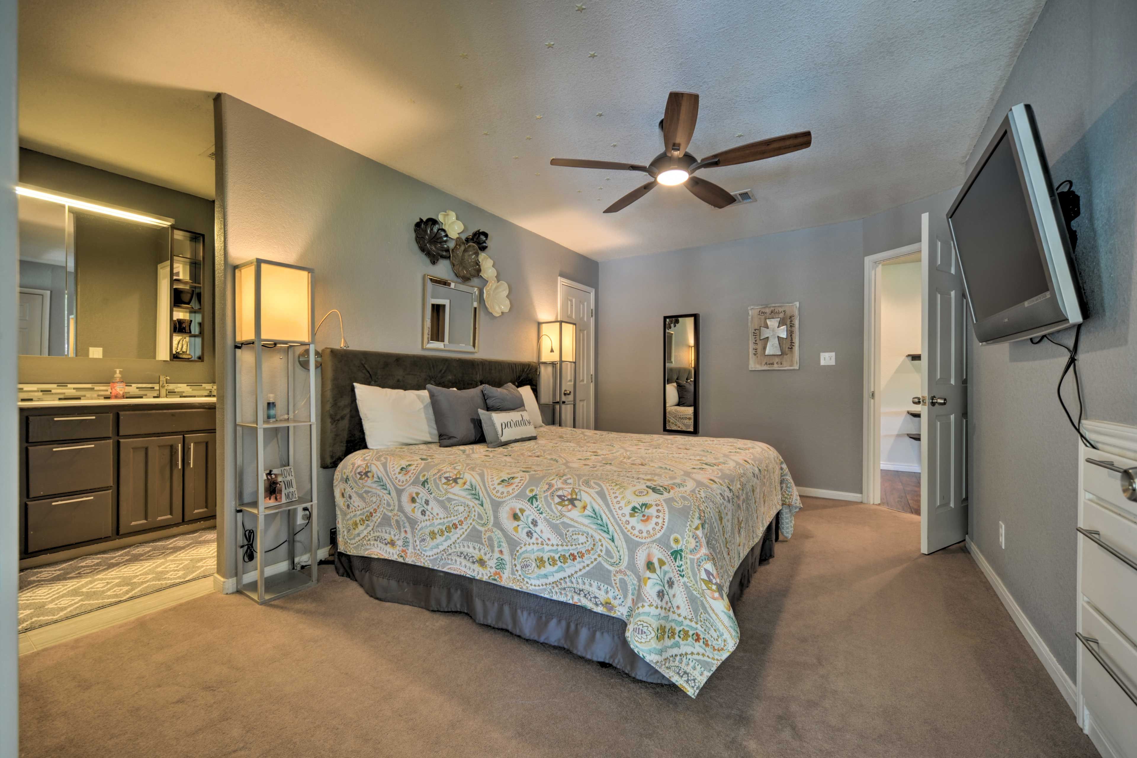 Bedroom 1 | King Bed | Linens Provided