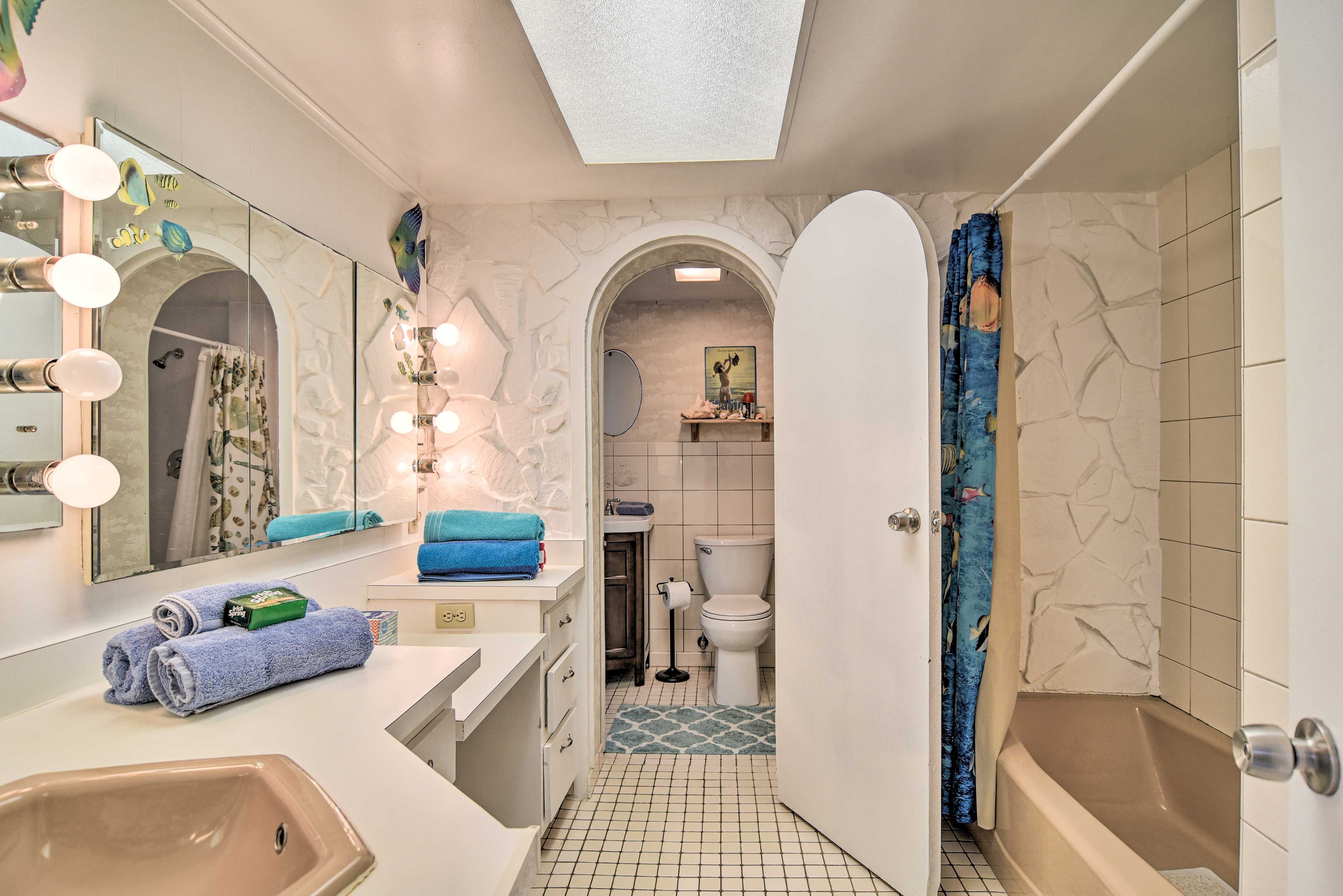 Full Bathroom | Toiletries Provided