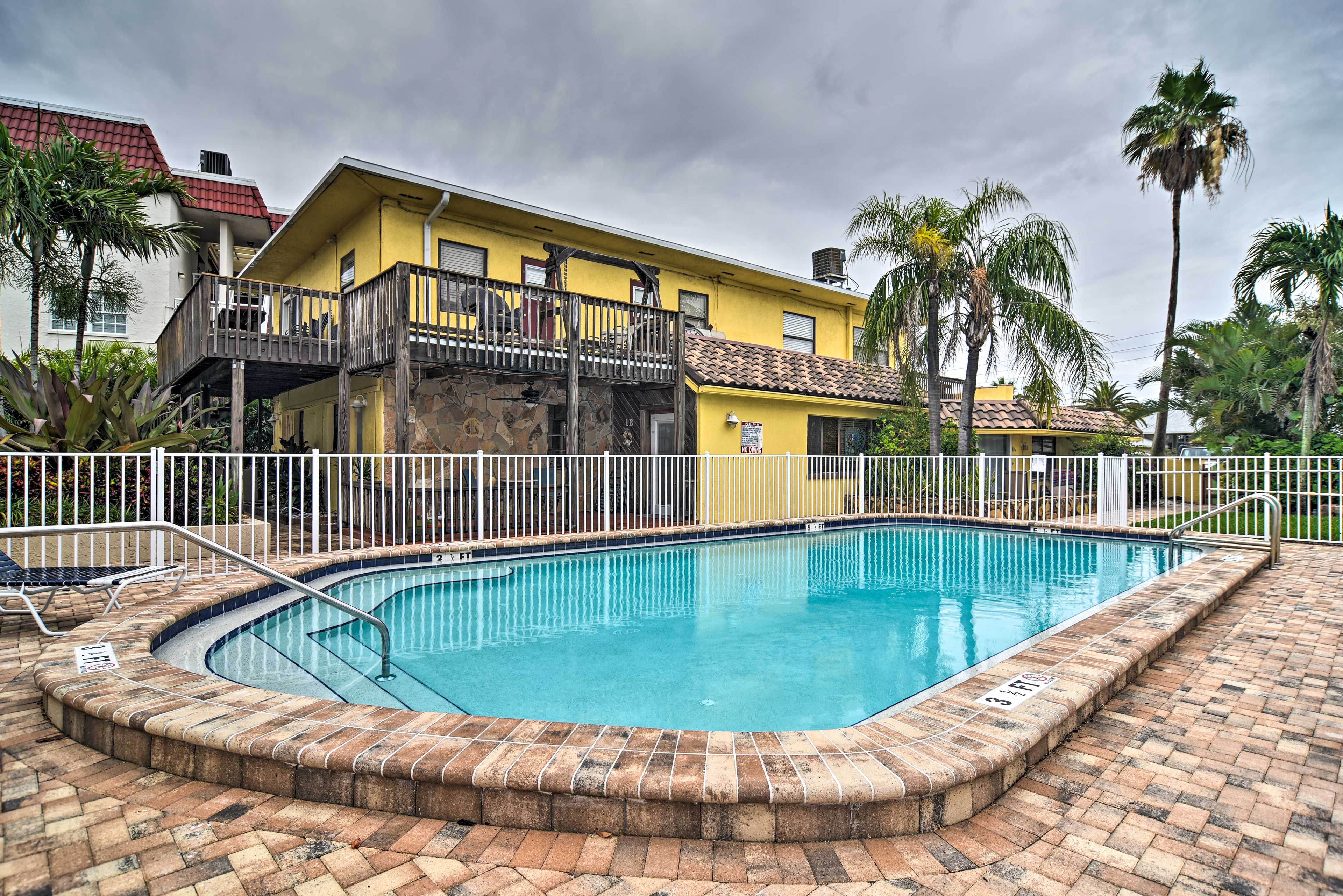 Community Amenities | Outdoor Pool
