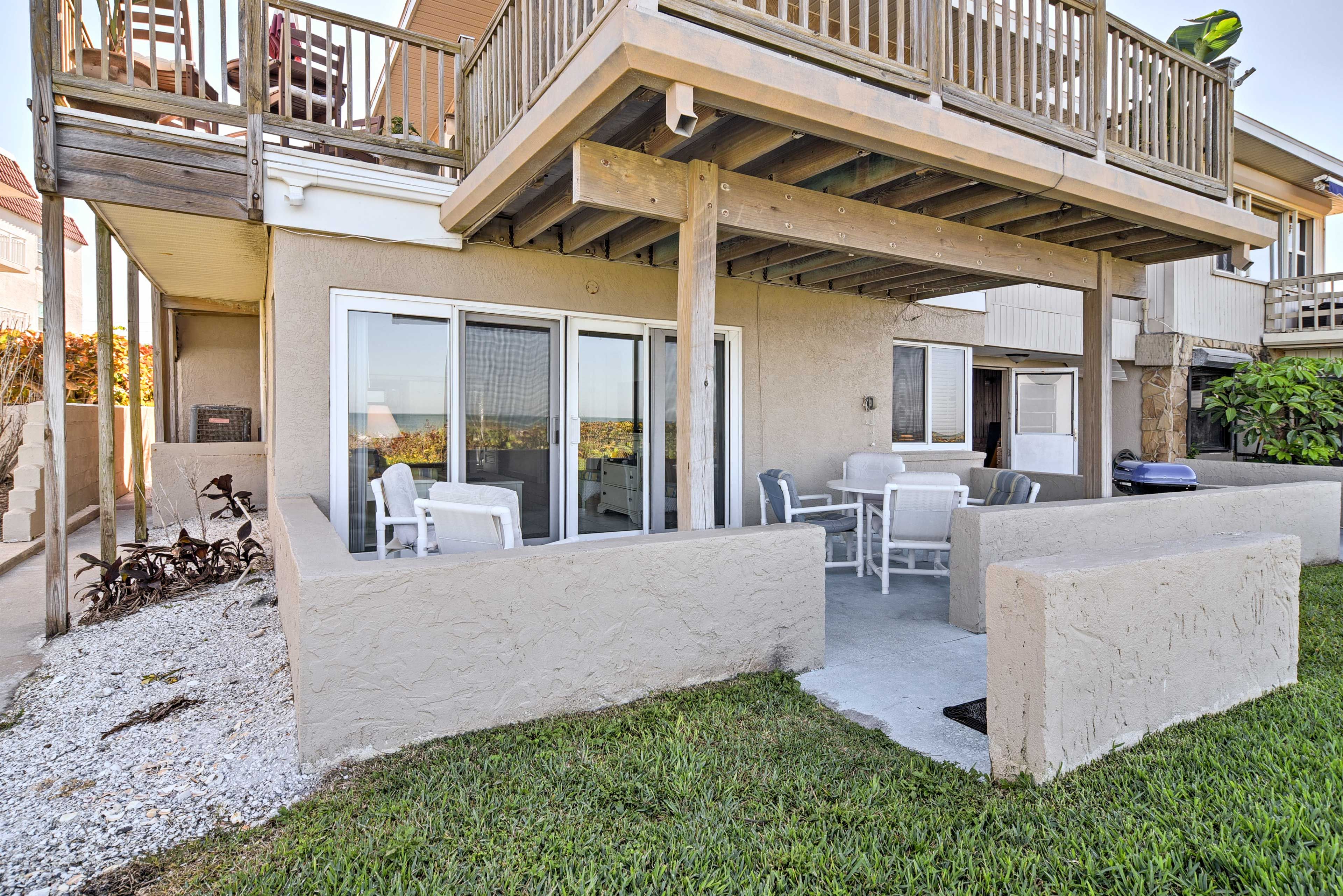 Covered Patio | Outdoor Dining | Charcoal Grill