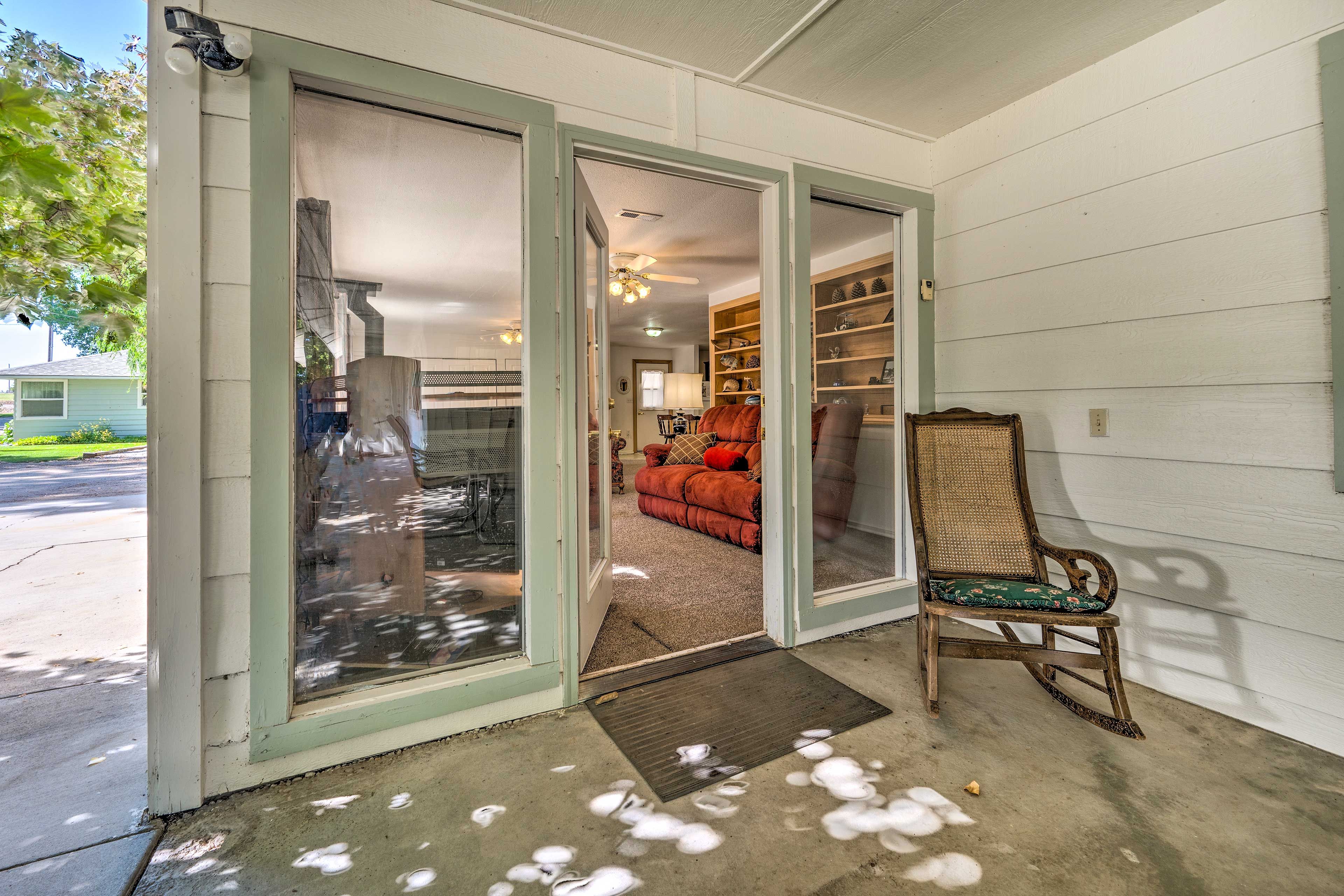 Patio | Private Entrance | Basketball Hoop