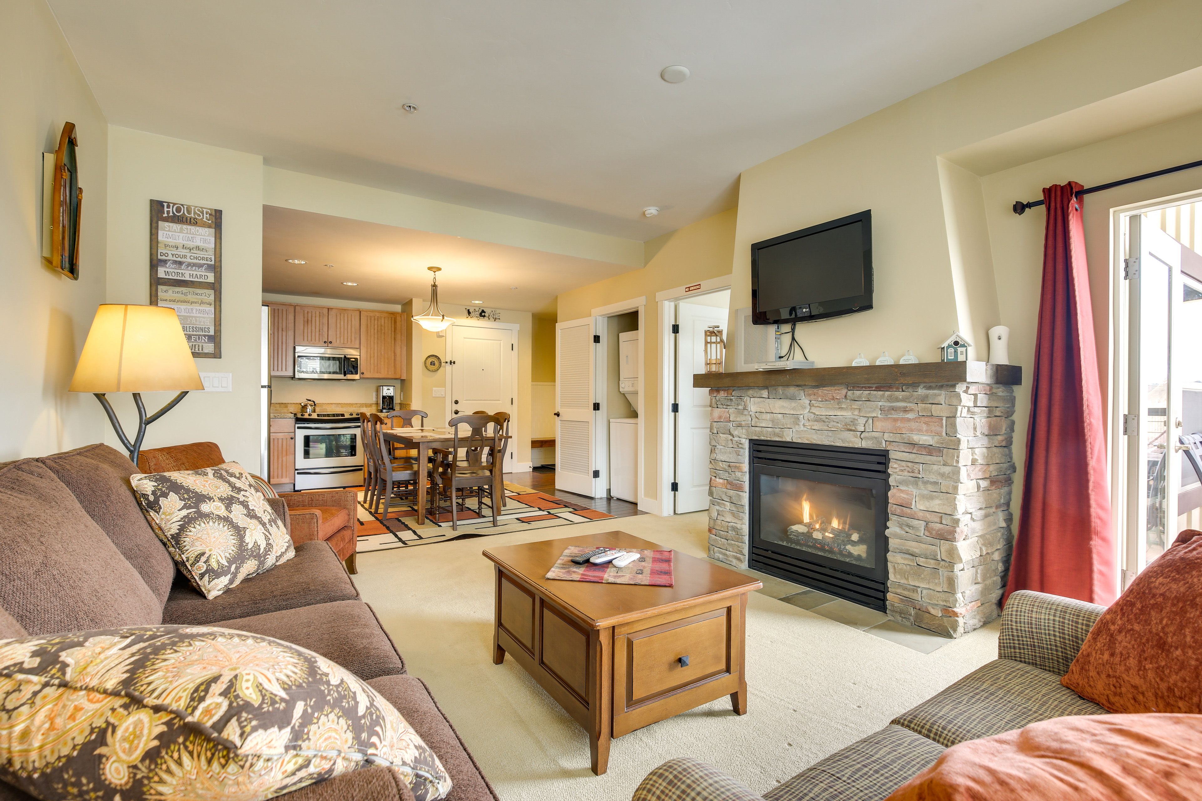 Interior | Open Floor Plan | Free WiFi